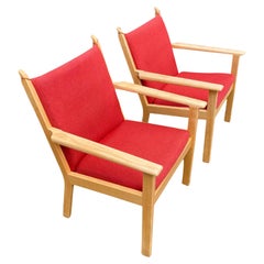 Set of Hans J. Wegner GE-284 lounge chairs