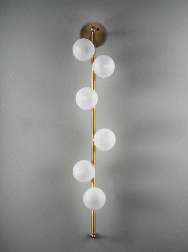 Te presentamos Harper, el nuevo diseño de lámpara de pared de Blueprint Lighting.

Lleva el nombre de Ace Harper; artista, músico, diseñadora de moda, madre y esposa del icónico batería de rock Matt Sorum. De nuestra luminaria jefe, Kelly Aaron: 