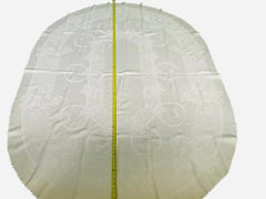 Set composto da tovaglia ovale in lino damascato "Heirloom" e tovaglioli