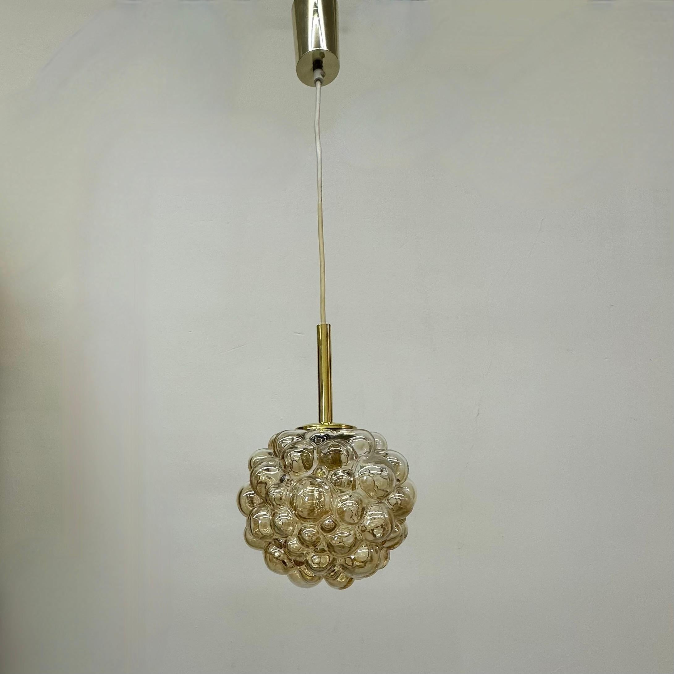 Set di lampade a sospensione a bolla Helena Tyrell , anni '70 in vendita 7