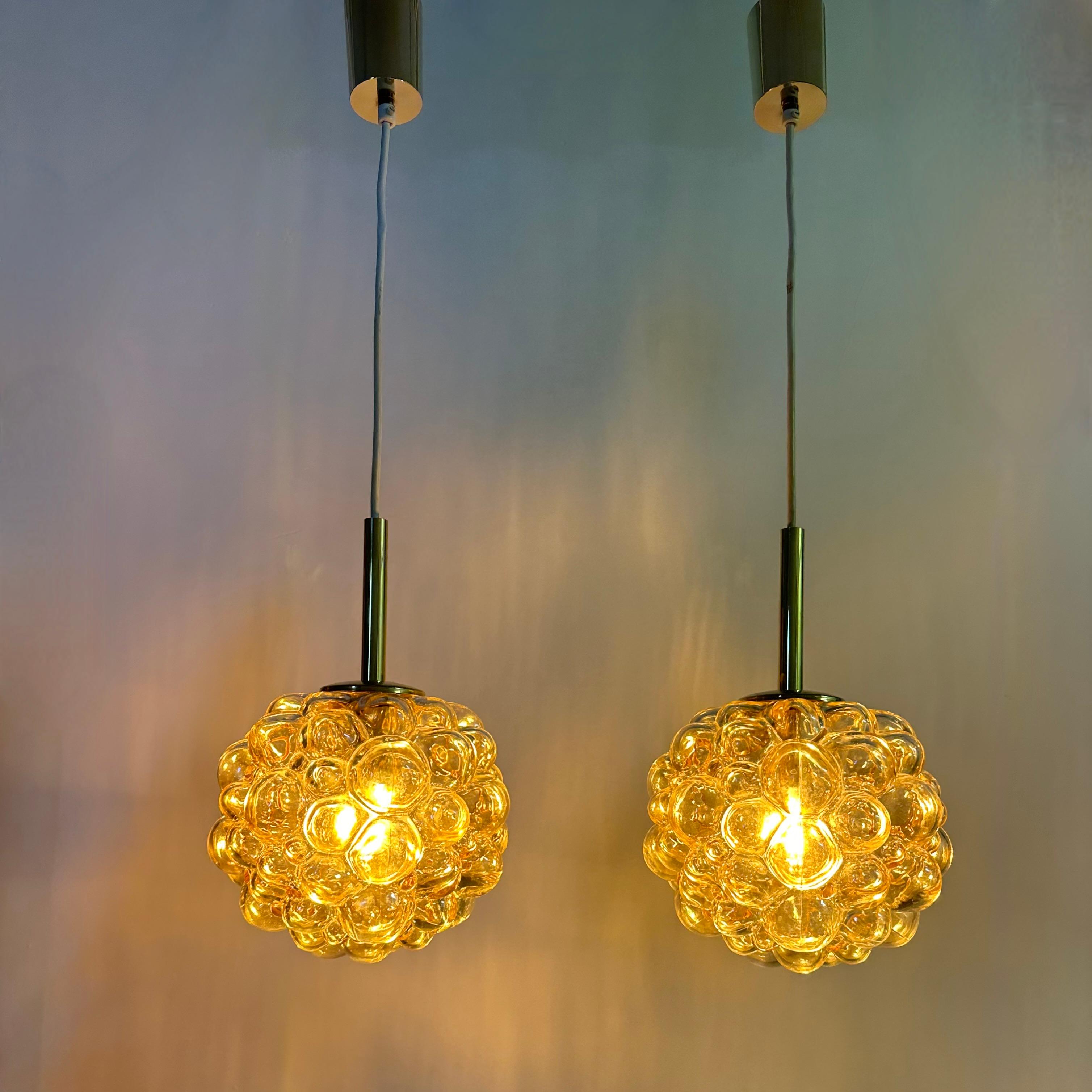 Set di lampade a sospensione a bolla Helena Tyrell , anni '70 in vendita 10