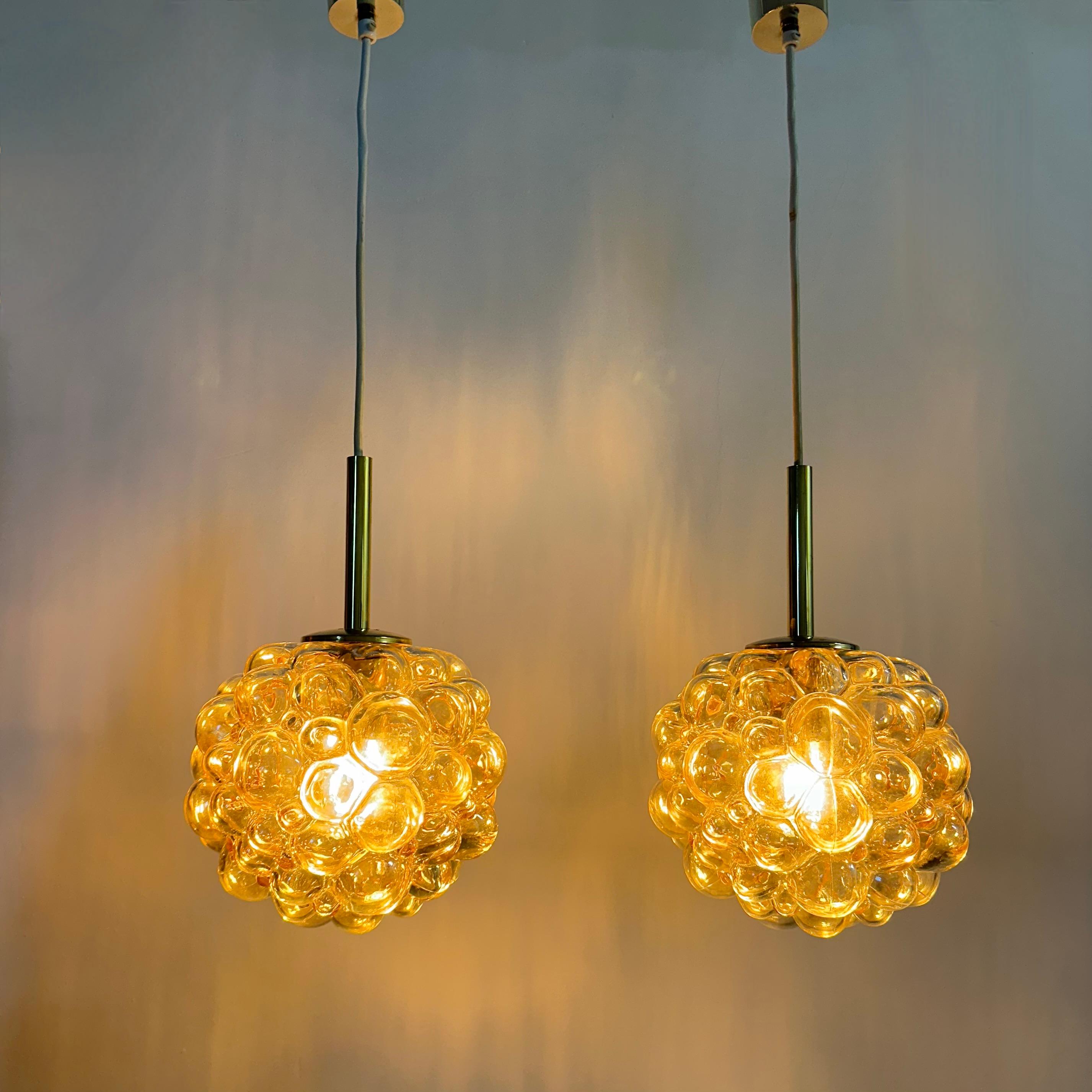 Set di lampade a sospensione a bolla Helena Tyrell , anni '70 in vendita 11