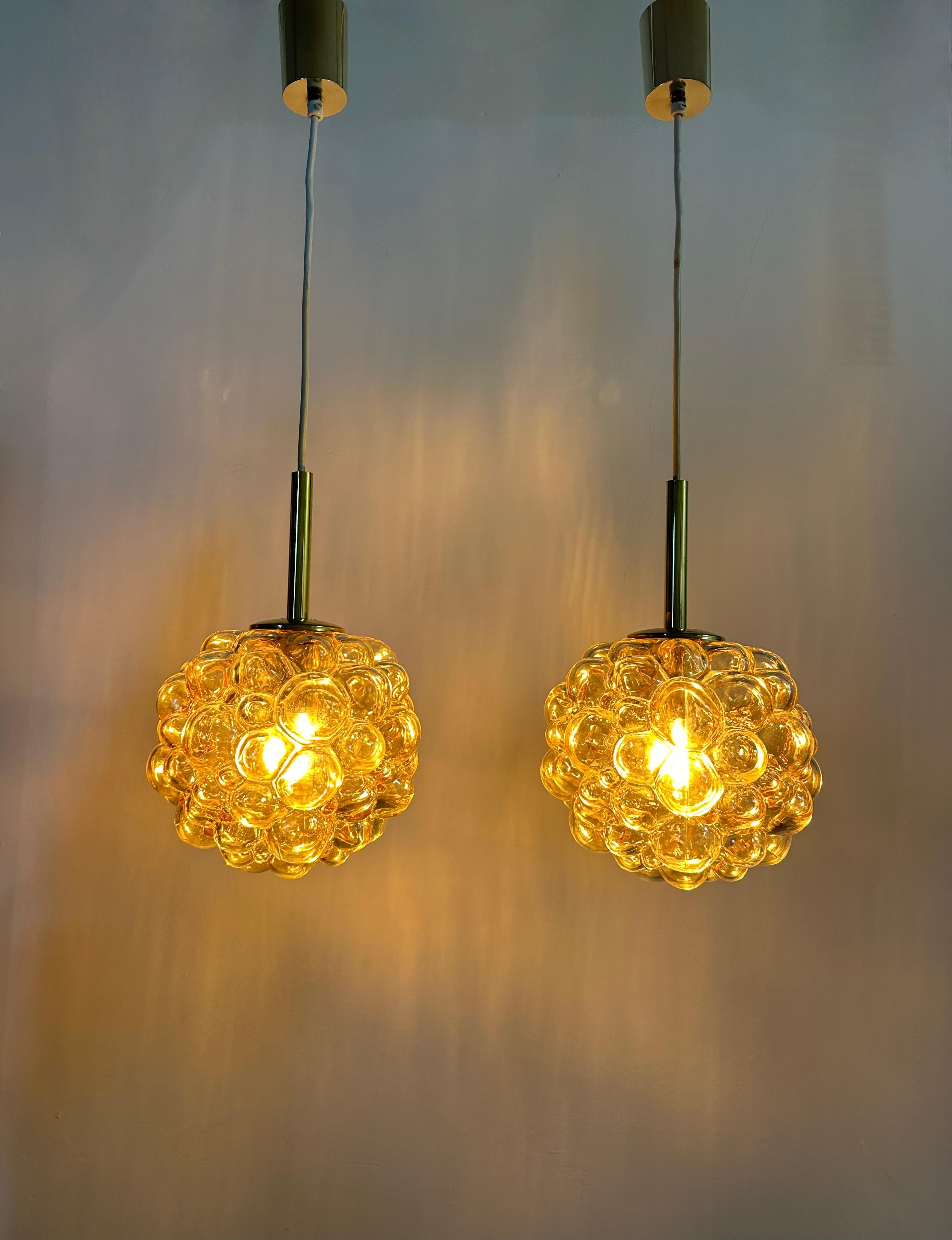 Set di lampade a sospensione a bolla Helena Tyrell , anni '70 in vendita 12