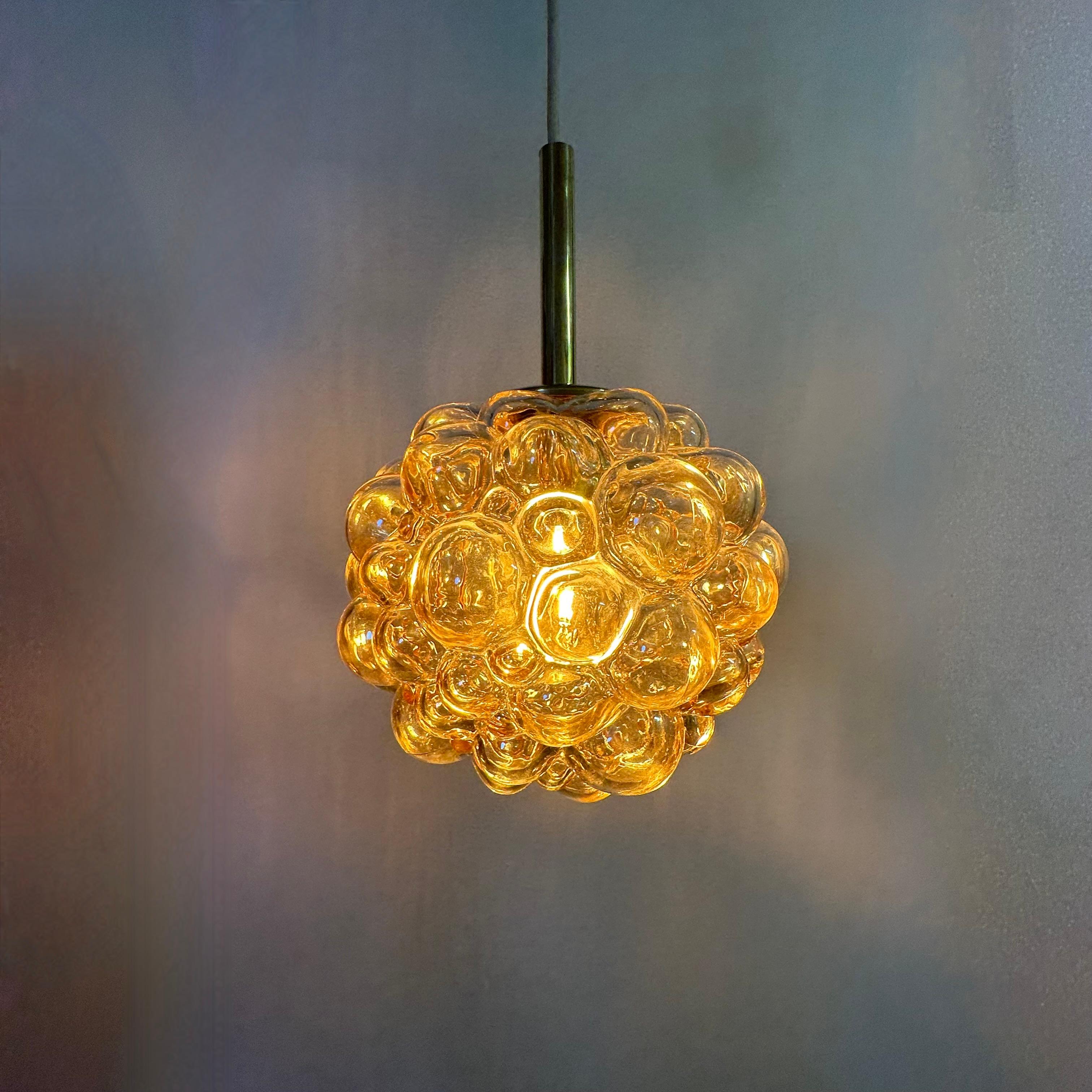 Set di lampade a sospensione a bolla Helena Tyrell , anni '70 In condizioni buone in vendita a Delft, NL