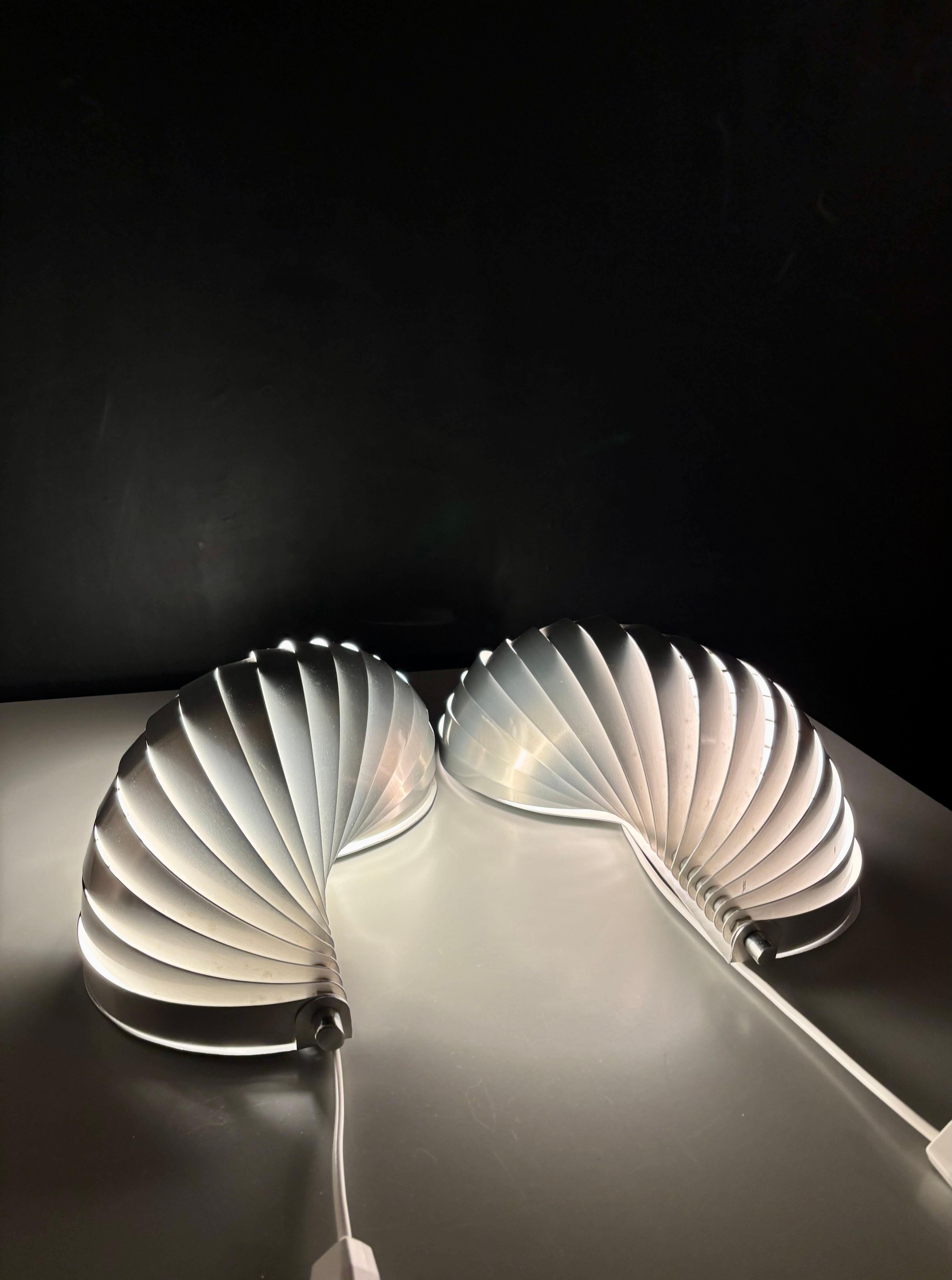 Modernes Set von Henri Mathieu Wandleuchten aus Aluminium, 1970er Jahre (Französisch) im Angebot
