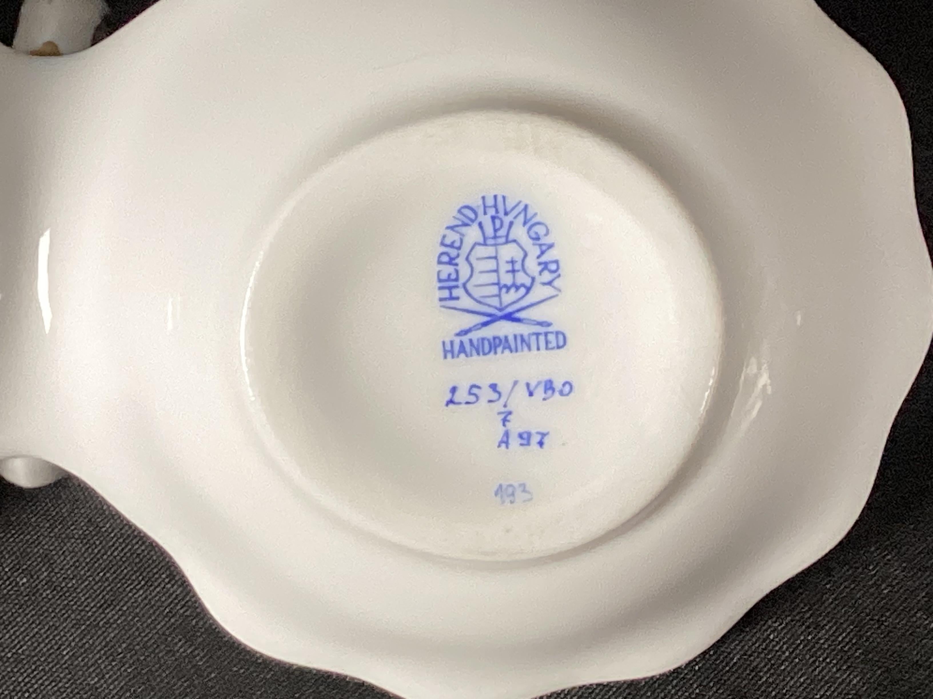 Set Of Herend Queen Victoria Salt Dish And Sugar Bowl With Lid In Good Condition For Sale In Bradenton, FL