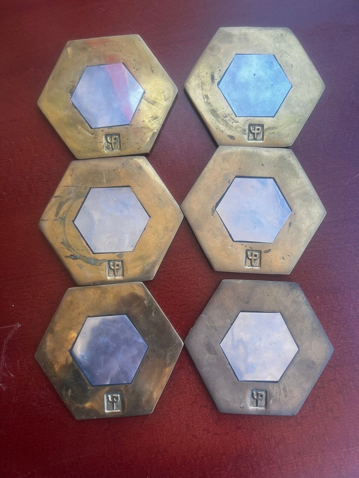 Sechseckige Untersetzer aus Messing und Stahl von David Marshall