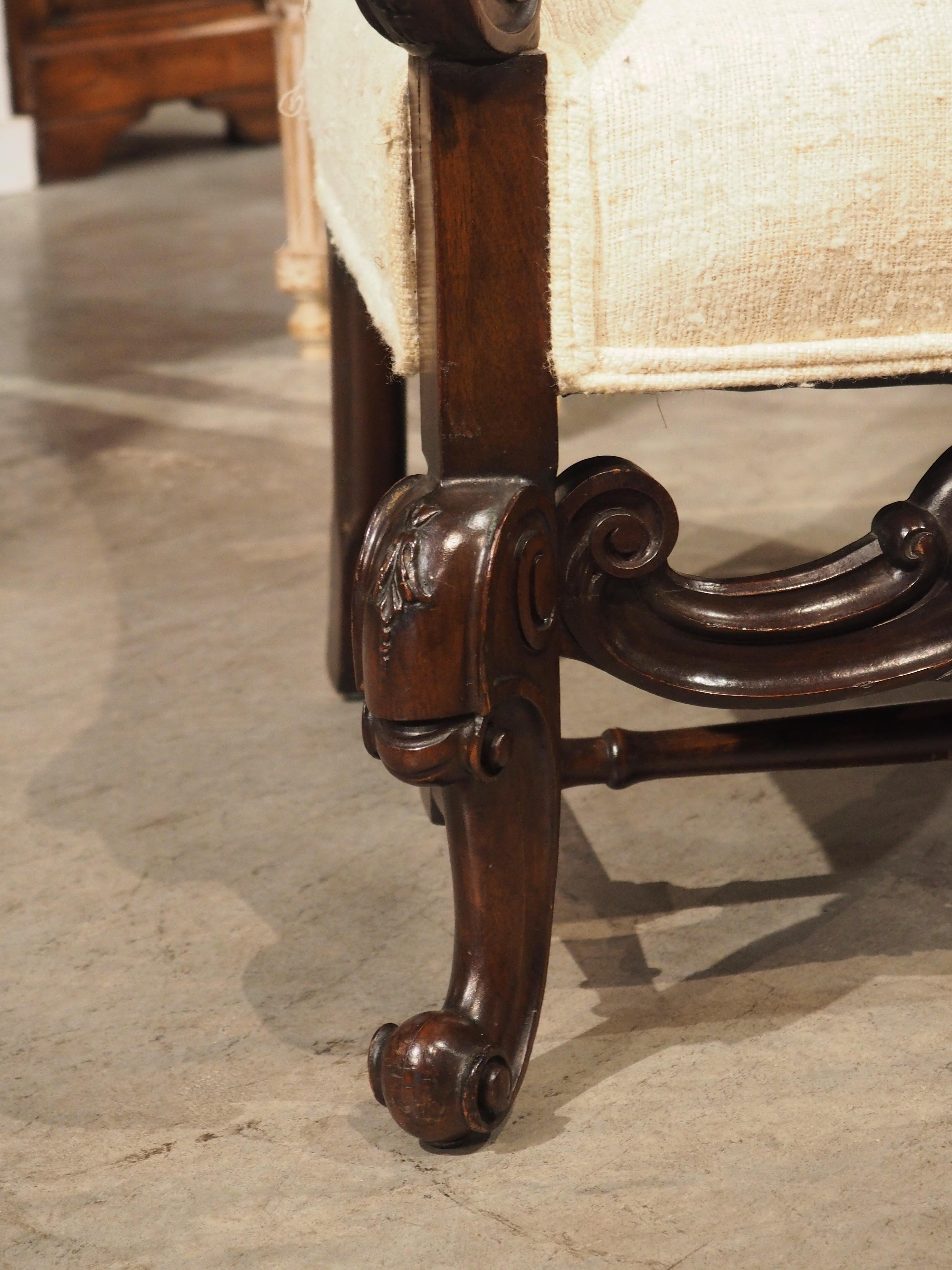 Set aus geschnitzten Sesseln im Barockstil von His and Hers mit Rohseide-Polsterung im Angebot 6