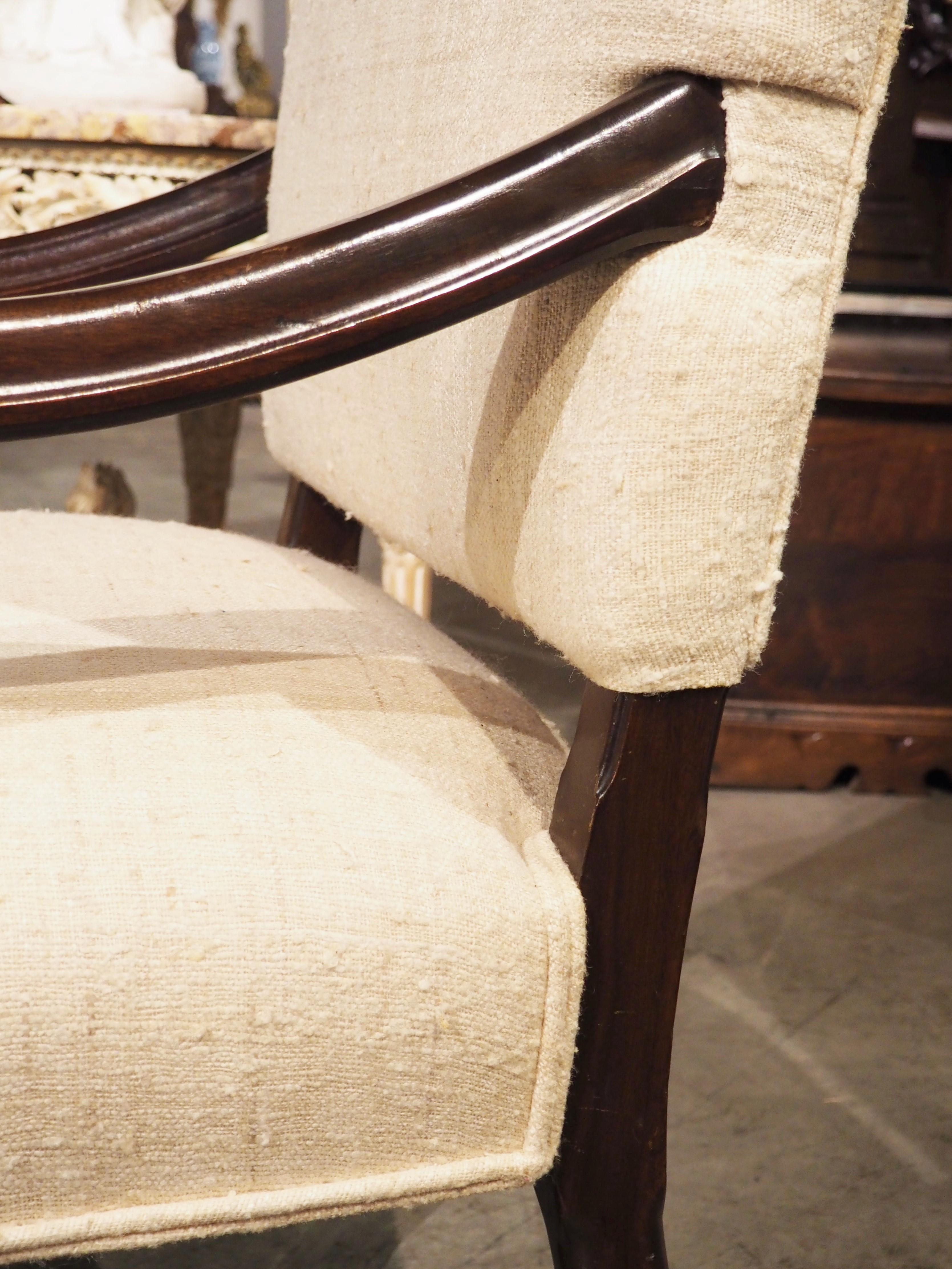Set aus geschnitzten Sesseln im Barockstil von His and Hers mit Rohseide-Polsterung im Angebot 9