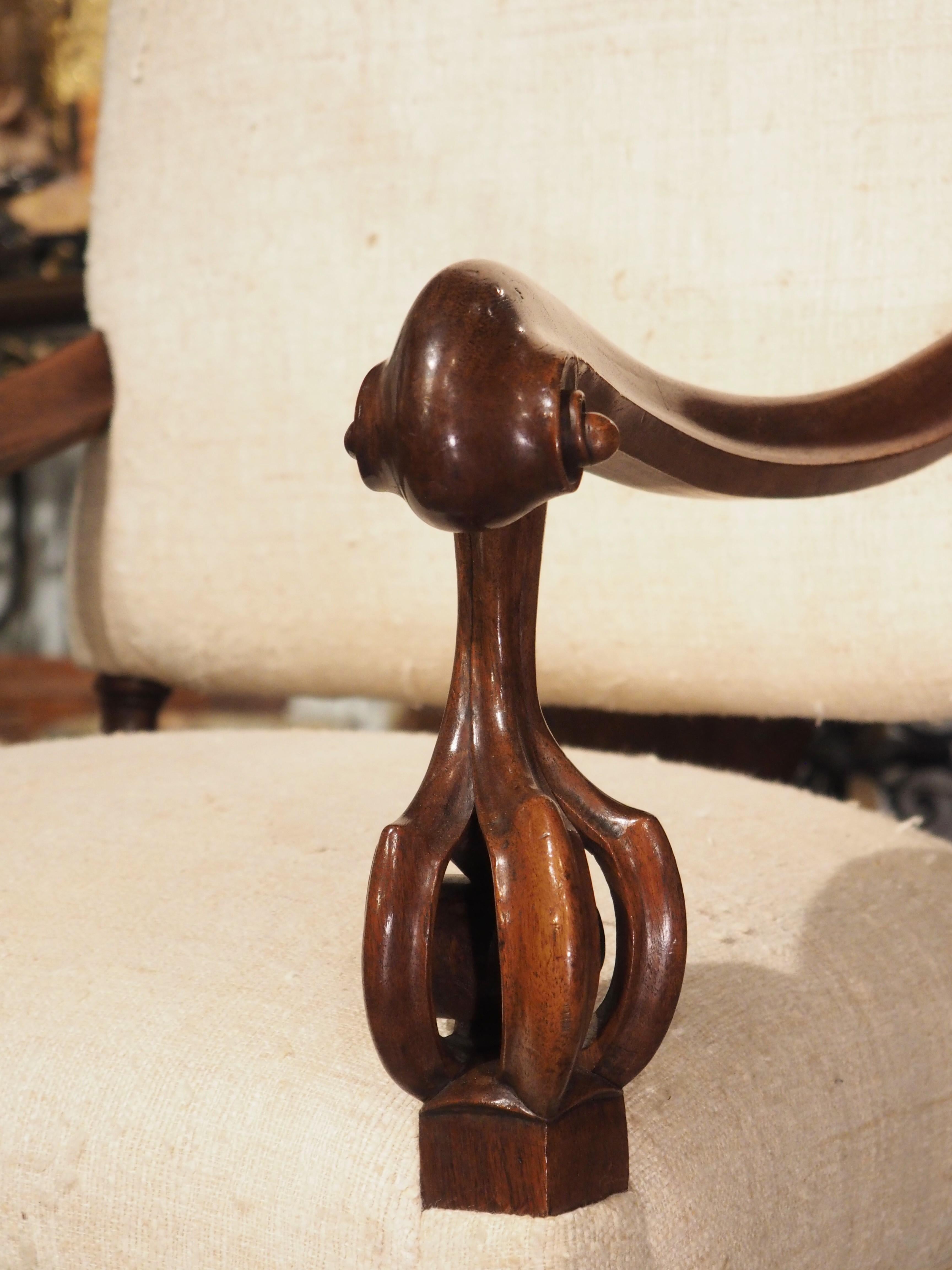 Set aus geschnitzten Sesseln im Barockstil von His and Hers mit Rohseide-Polsterung im Angebot 2