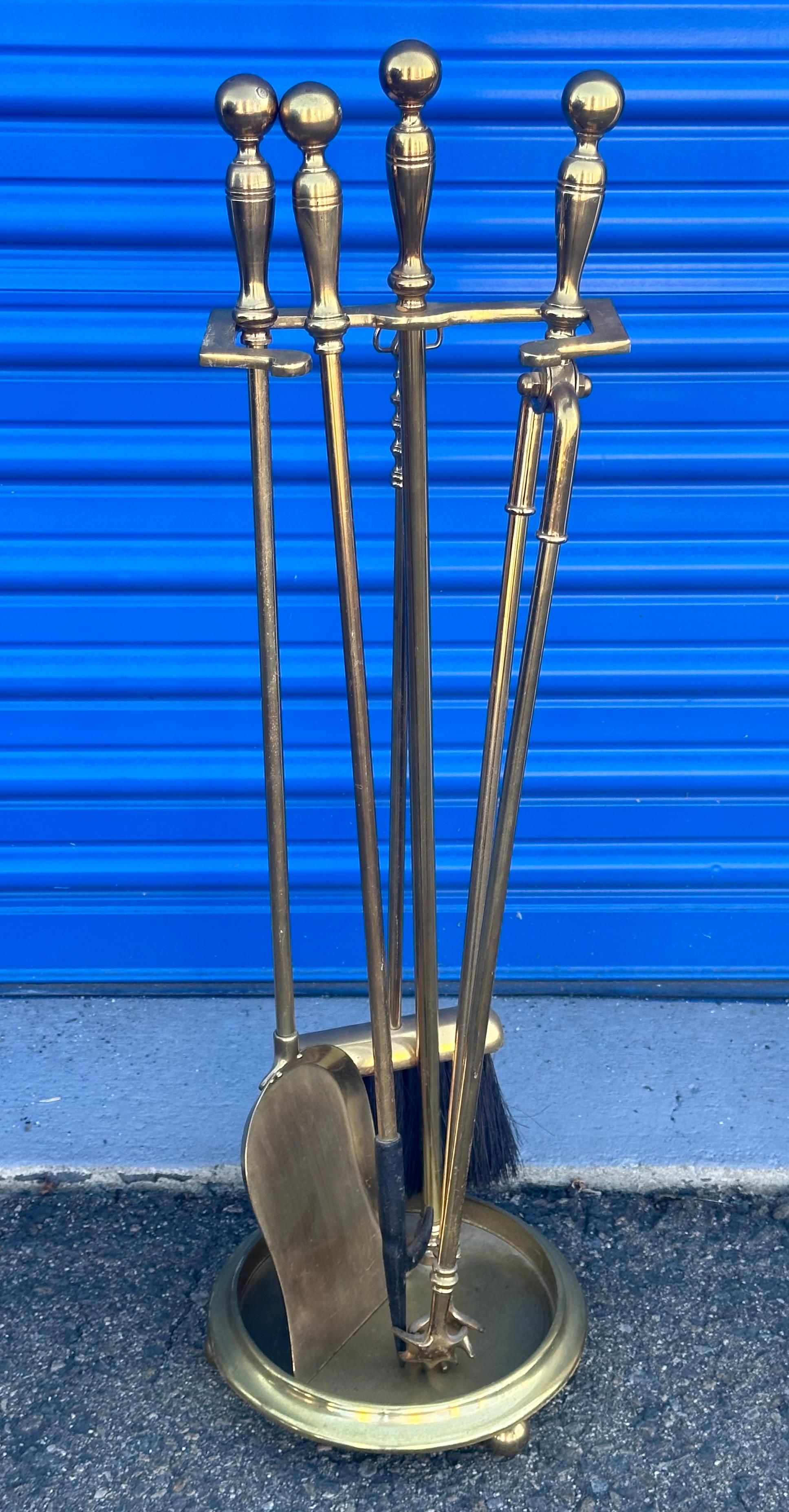 Set of Hollywood Regency Brass Fireplace Tools In Good Condition For Sale In San Diego, CA