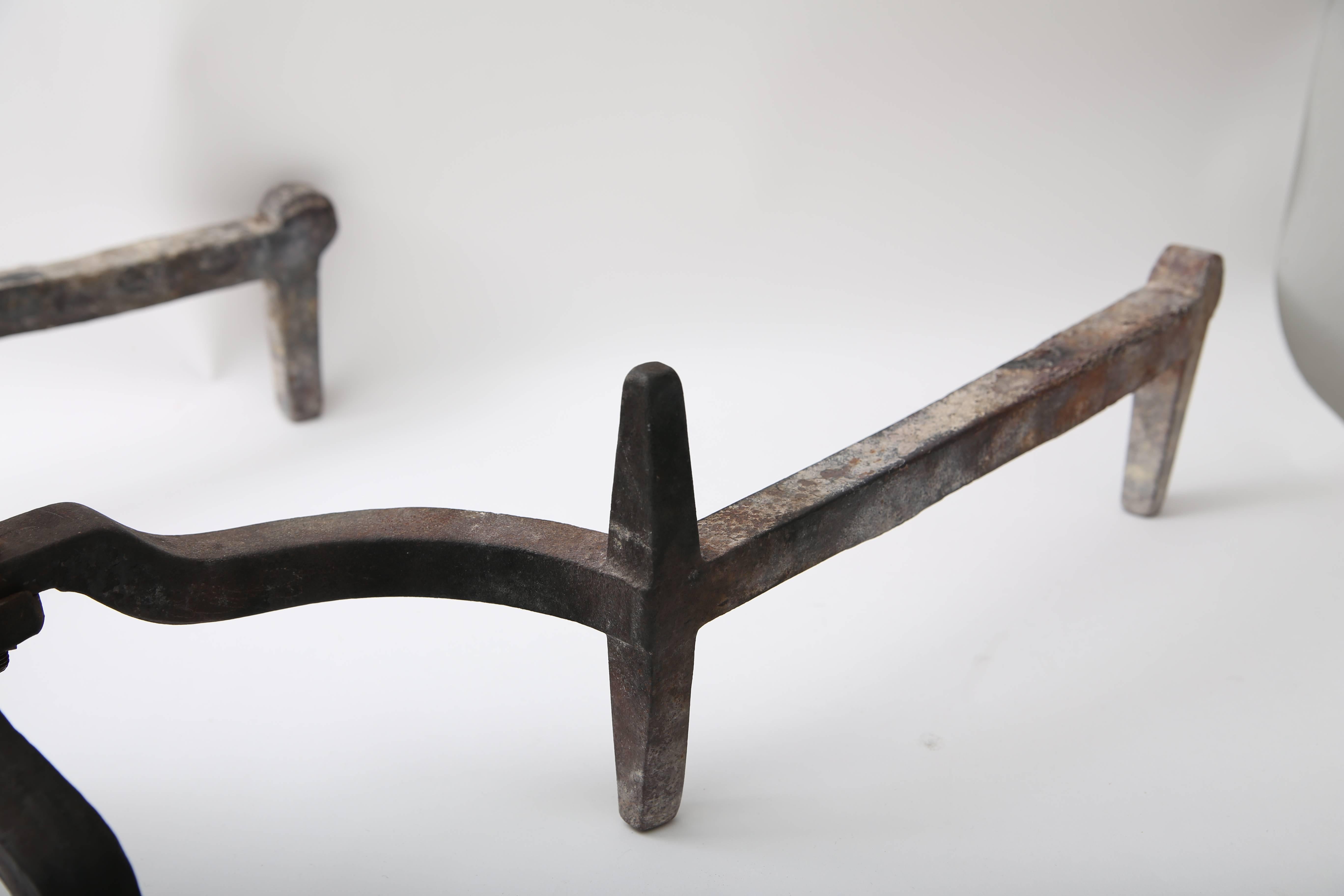 Set of Hound-Form Cast Iron Andirons In Good Condition For Sale In West Palm Beach, FL