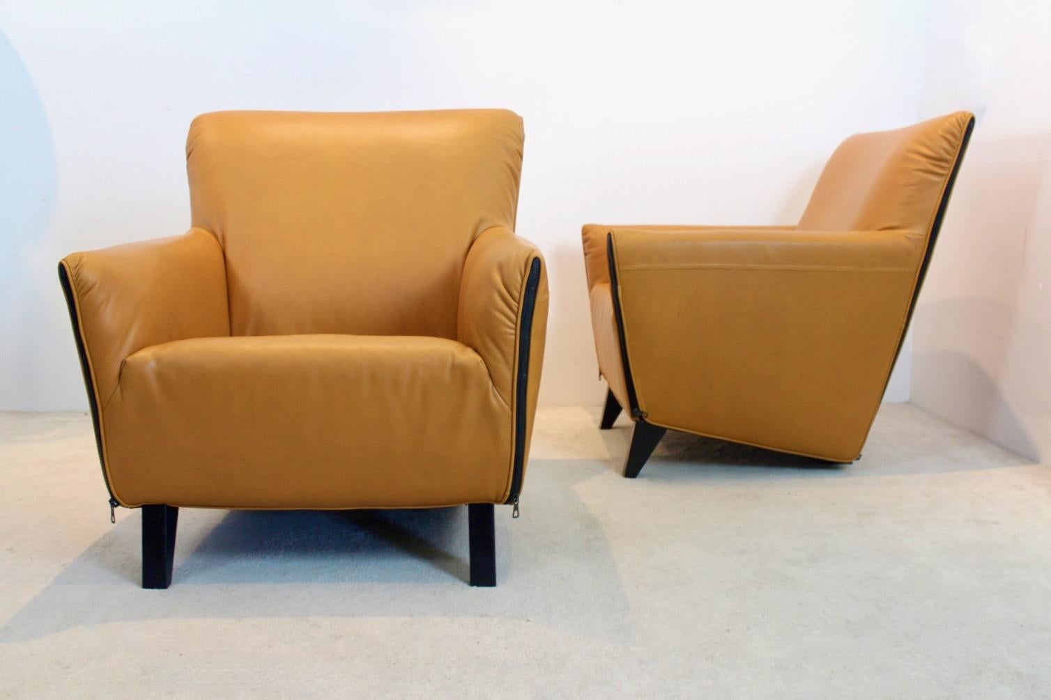 Rare set of Artifort F330 lounge chairs designed by Gerard van den Berg. These classic chairs with high comfort come in beautiful Ochre soft leather upholstery and with black wooden legs. The chairs have a unique design, supporting the comfort of