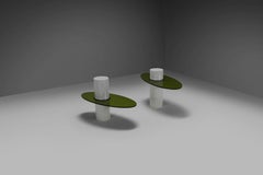 Set beeindruckender italienischer Beistelltische aus Lucite und Carrara-Marmor, 1970er Jahre