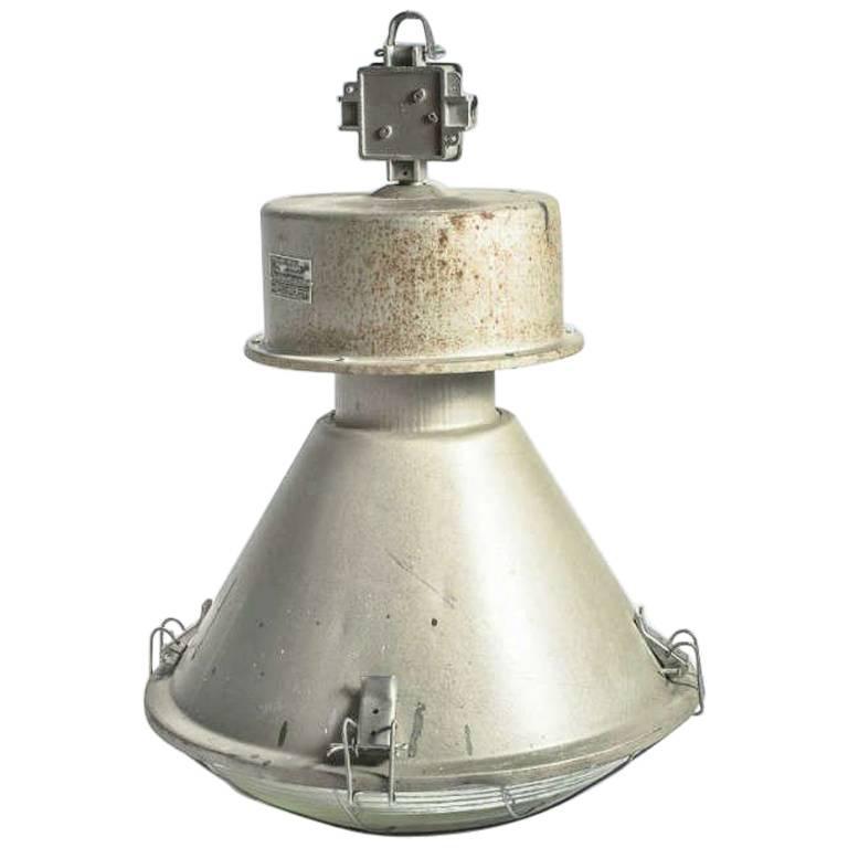 Charming totally original and vintage pendants lights coming from old European factories, a beautiful model that have been deeply cleaned and its nice original patina kept, new steel cables, newly wired all new electric part, new ceramic bulb (