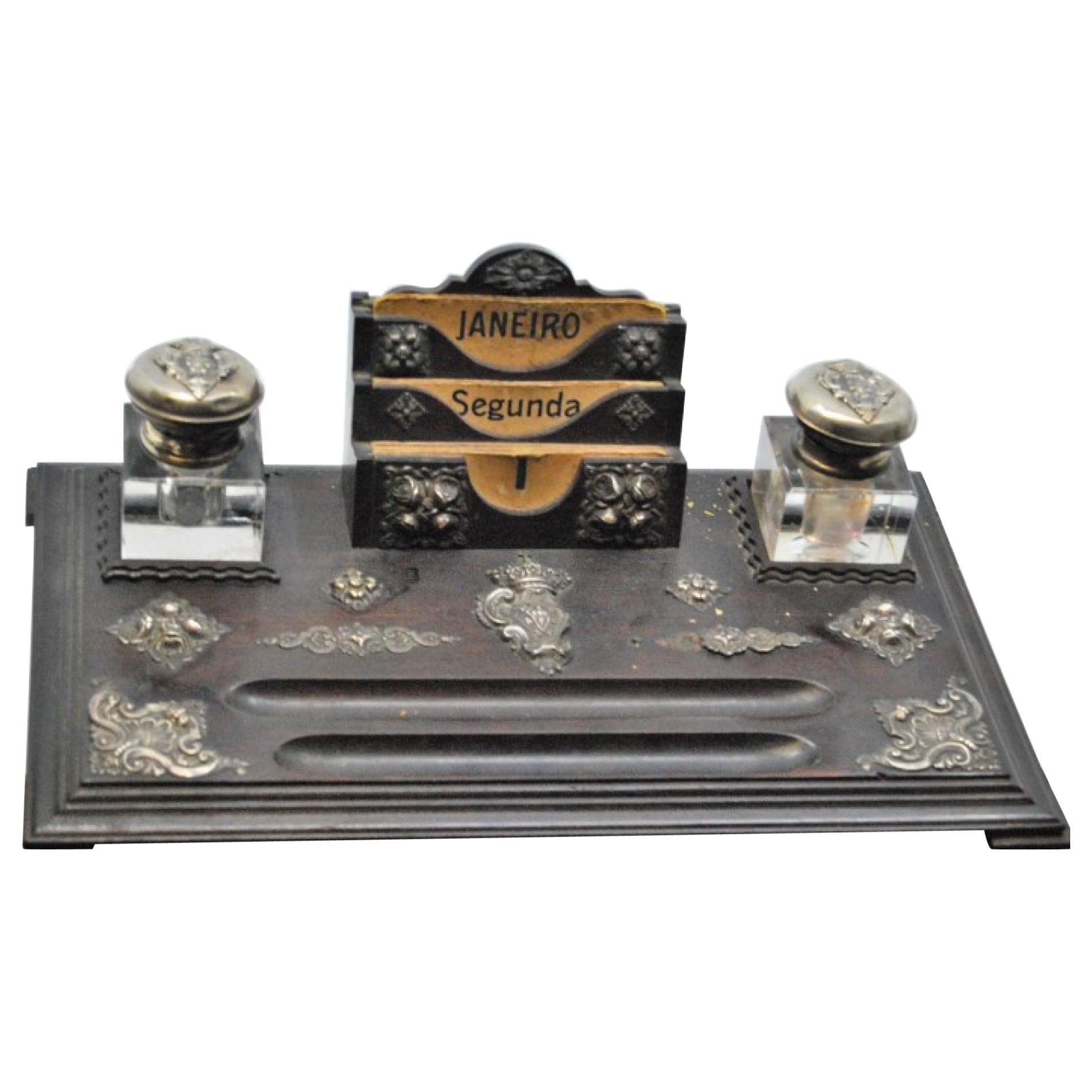 Satz Tintenfässer mit Holzsockel - Kalender im Angebot