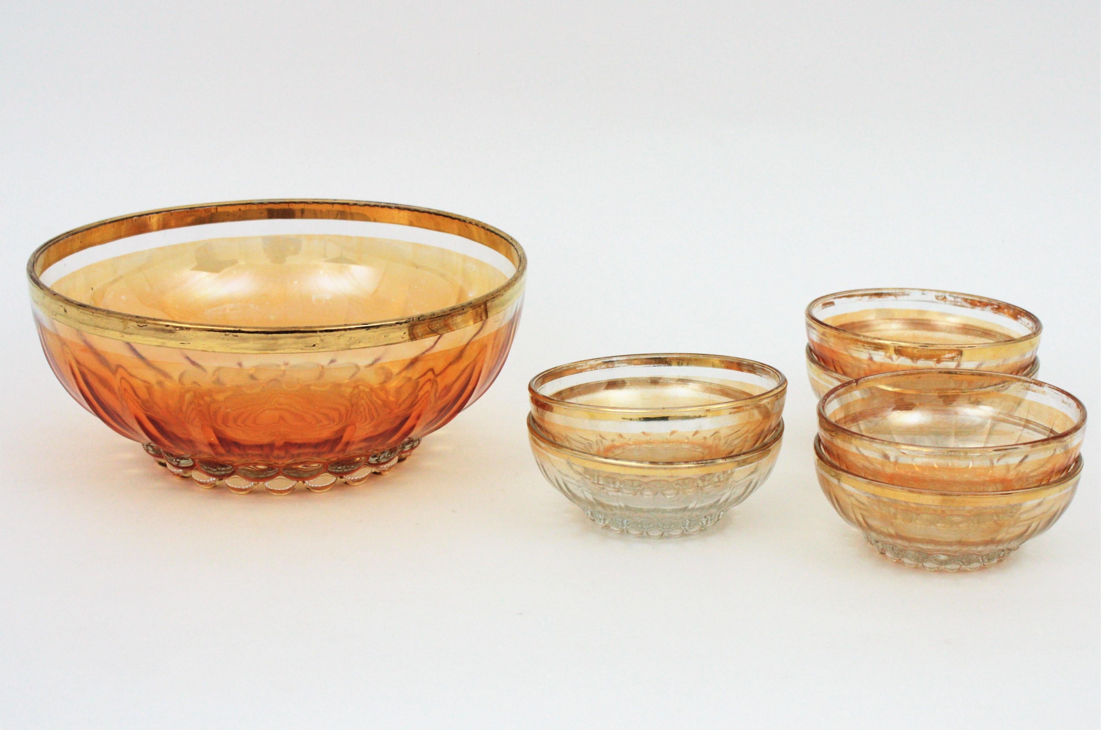 Mid-Century Modern Ensemble de bols / service à dessert en verre pressé à motifs dorés en vente