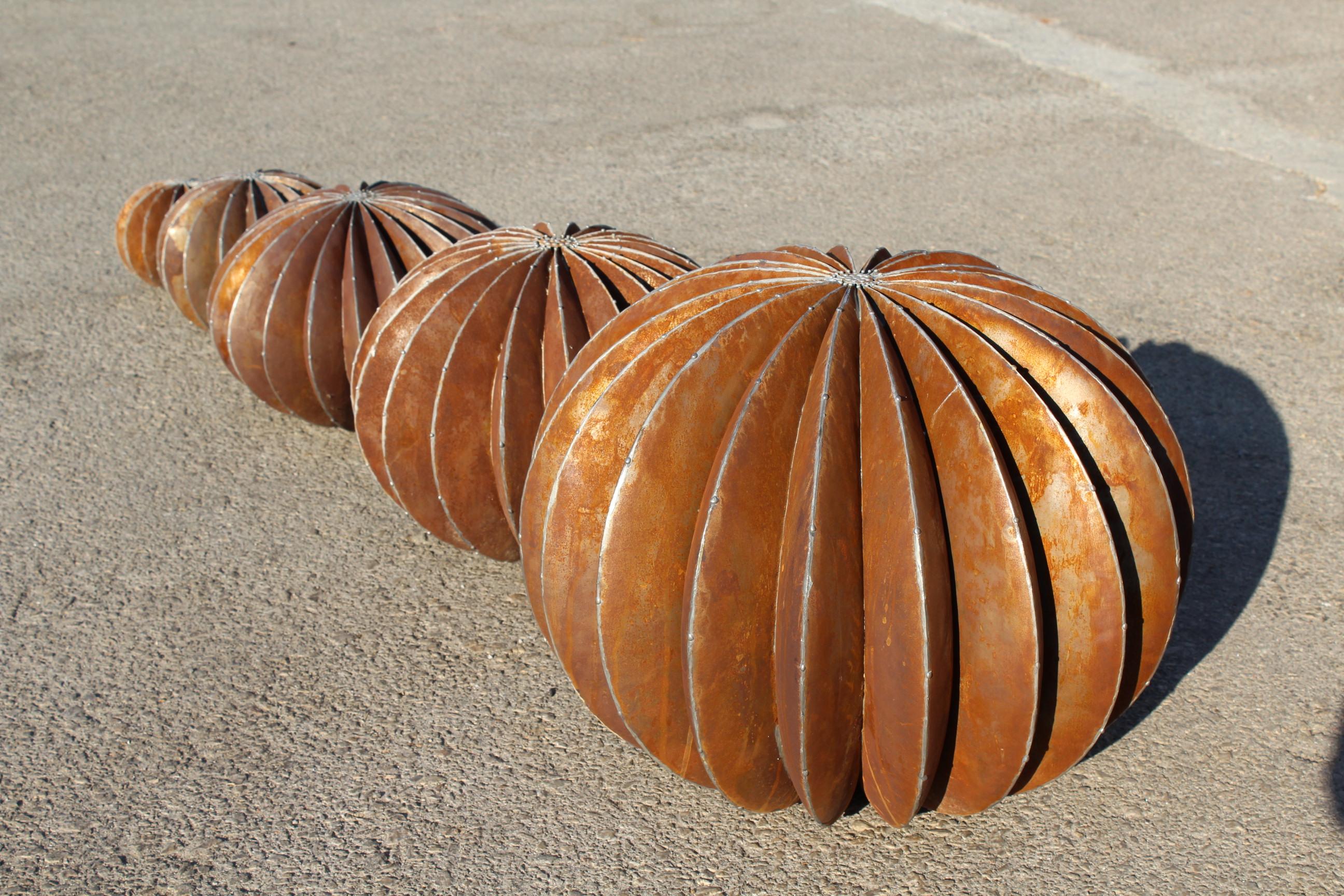 Set of Iron Ball Cactus Sculptures in Different Sizes In Good Condition In Marbella, ES