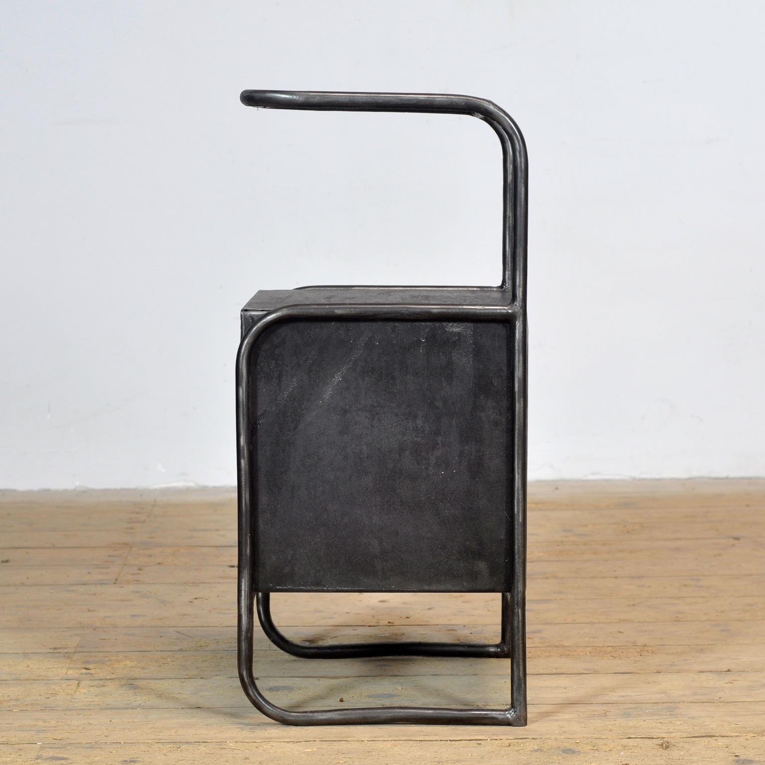 Set di comodini in ferro, anni '50 in vendita 5