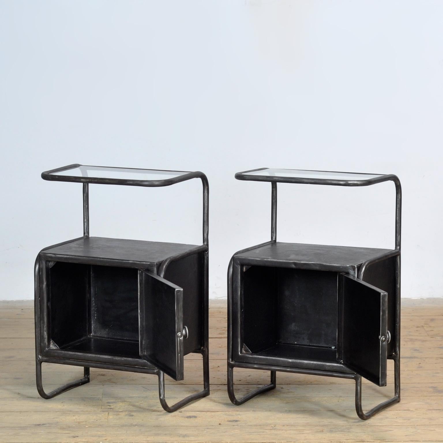 Ungherese Set di comodini in ferro, anni '50 in vendita