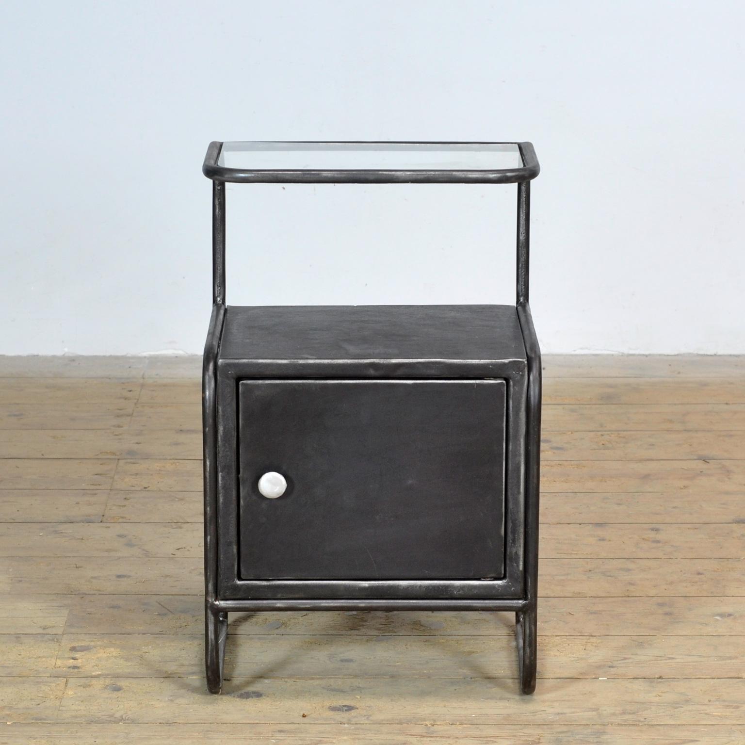 Set di comodini in ferro, anni '50 In condizioni buone in vendita a Amsterdam, Noord Holland