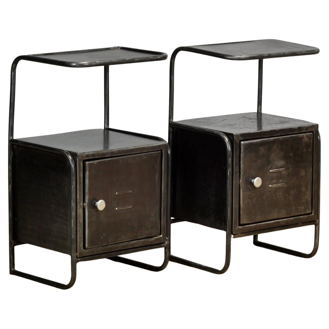 Nachttischset aus Eisen, 1950er Jahre im Angebot