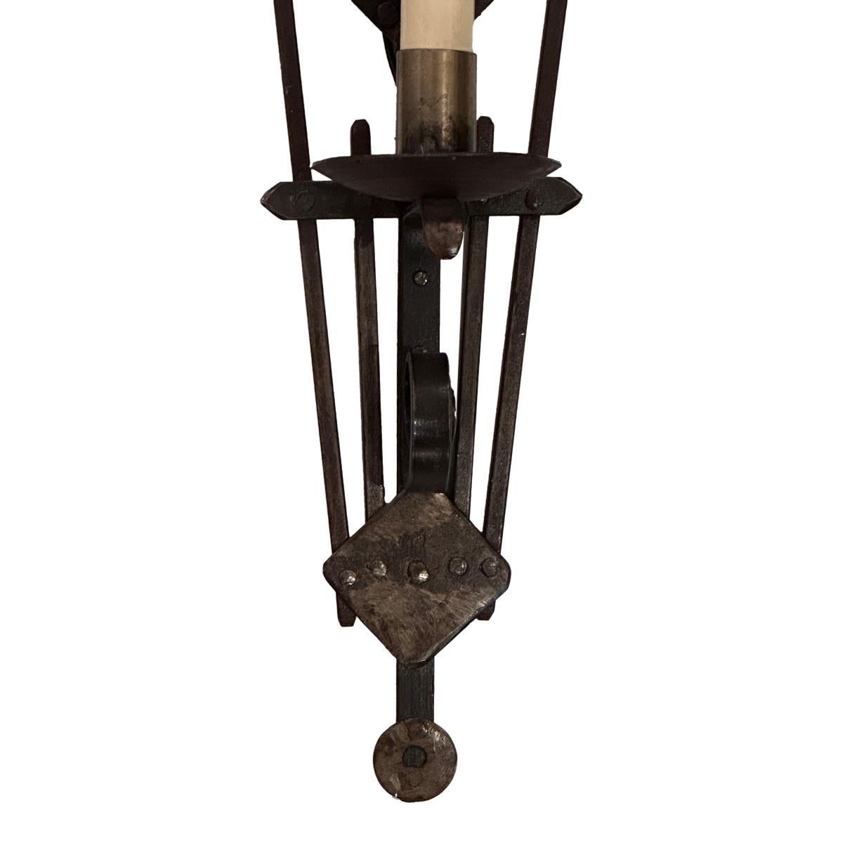 Ensemble d'appliques en fer, vendu par paire en vente 2