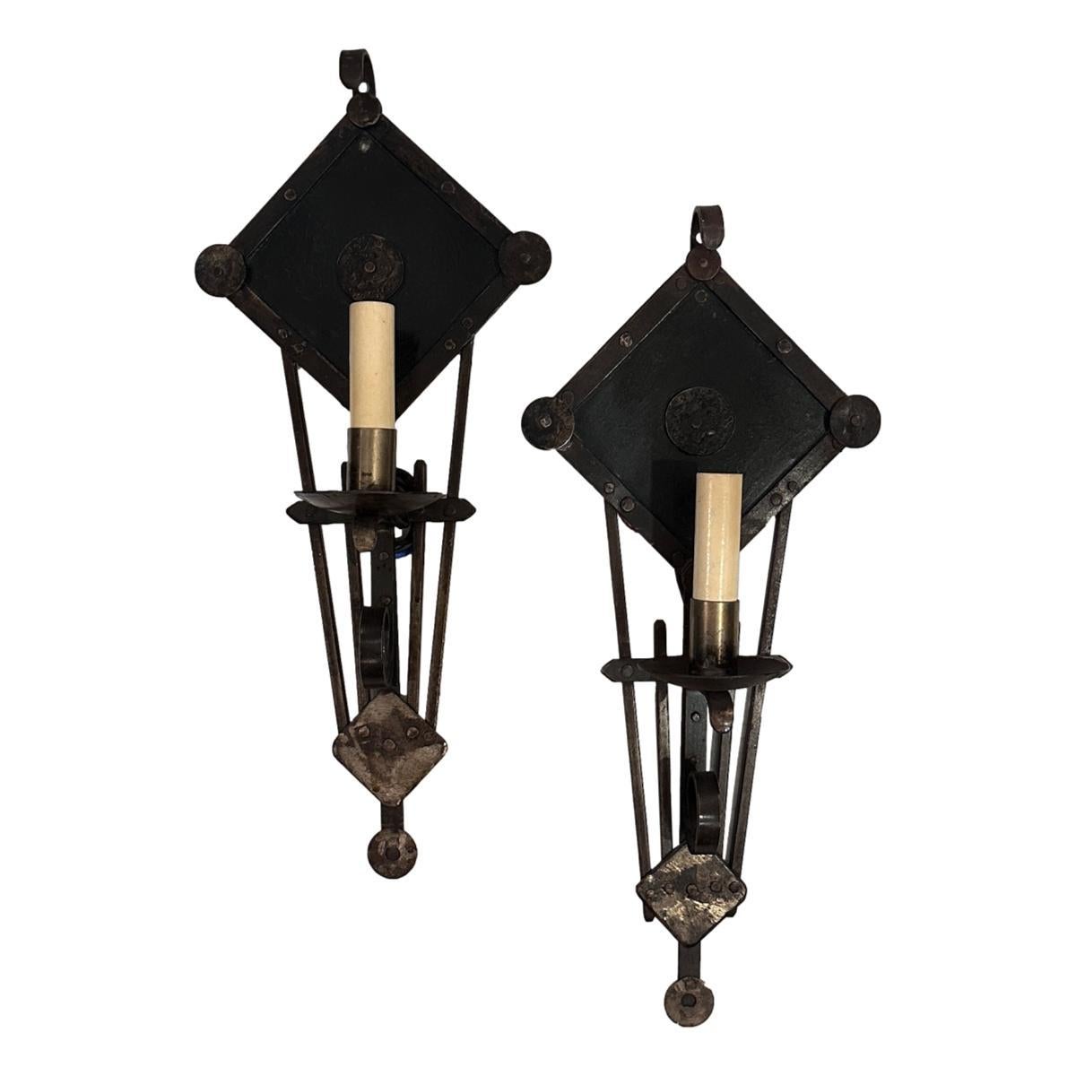 Ensemble d'appliques en fer, vendu par paire en vente 3