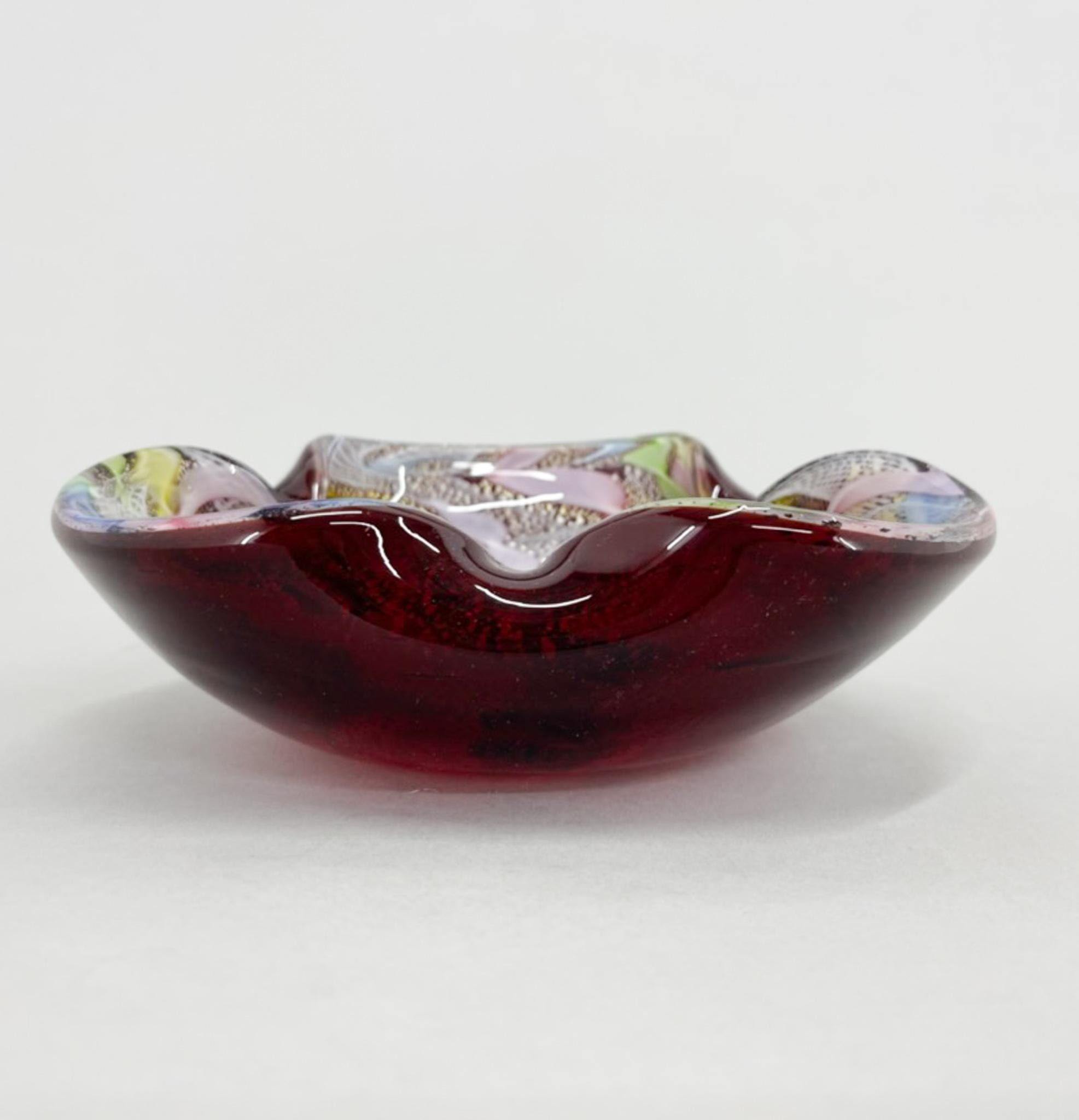 Ensemble de vase et cendrier italien AVEM Millefiori Flower Art Glass, années 1970 en vente 3