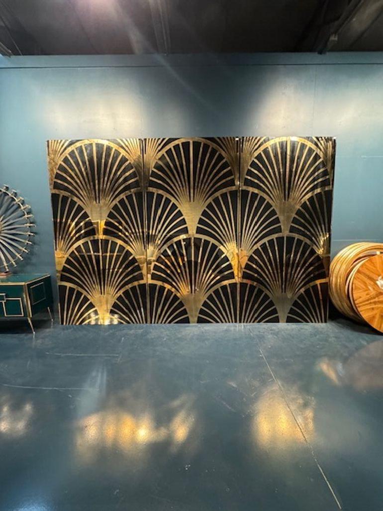 Amazing set of 6 black lacquer and brass panels. Great for a modern look! A true work of art. Stunning!
162 x 162