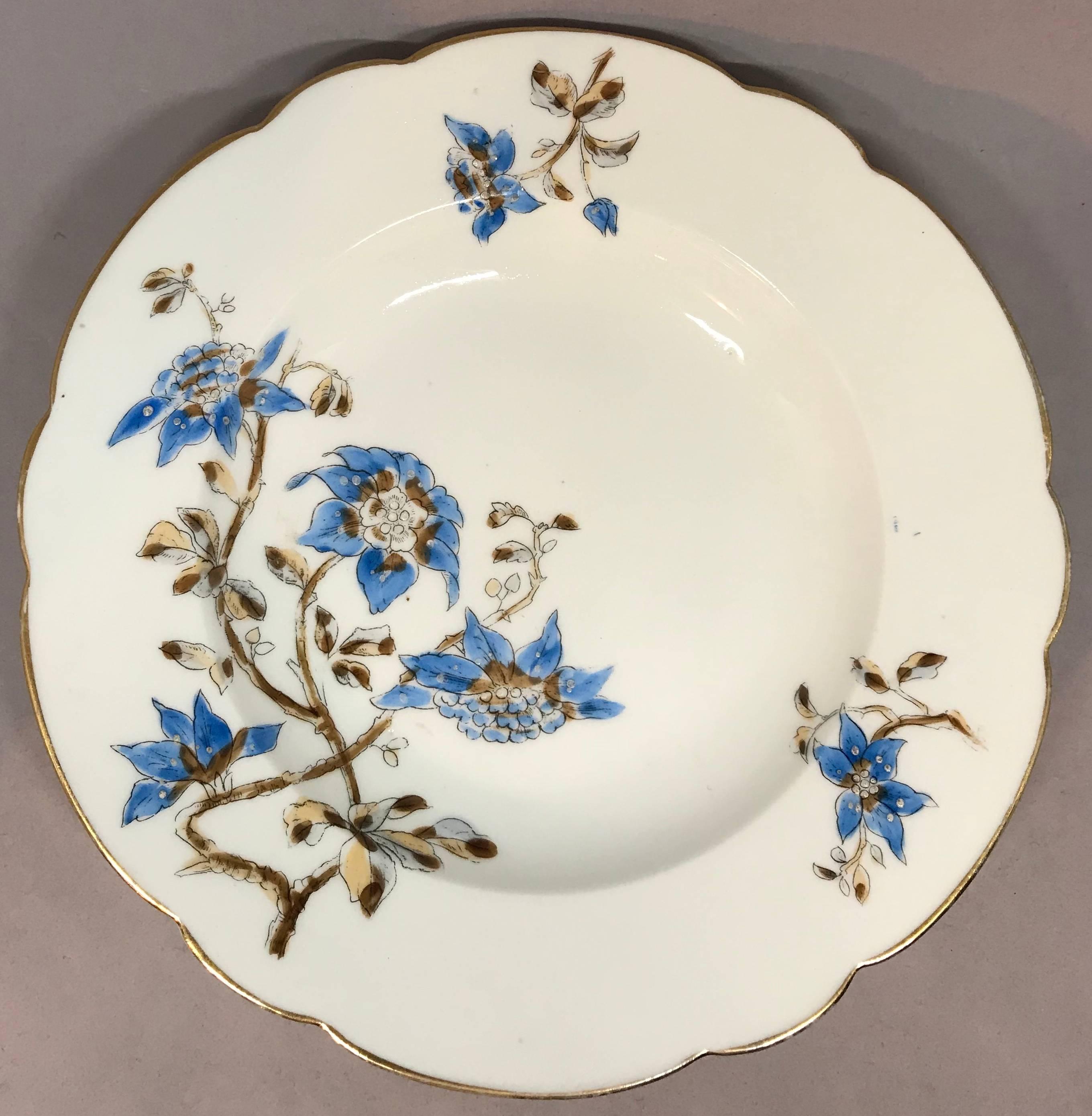 Ensemble de cinq assiettes florales italiennes bleues et blanches Bon état - En vente à New York, NY