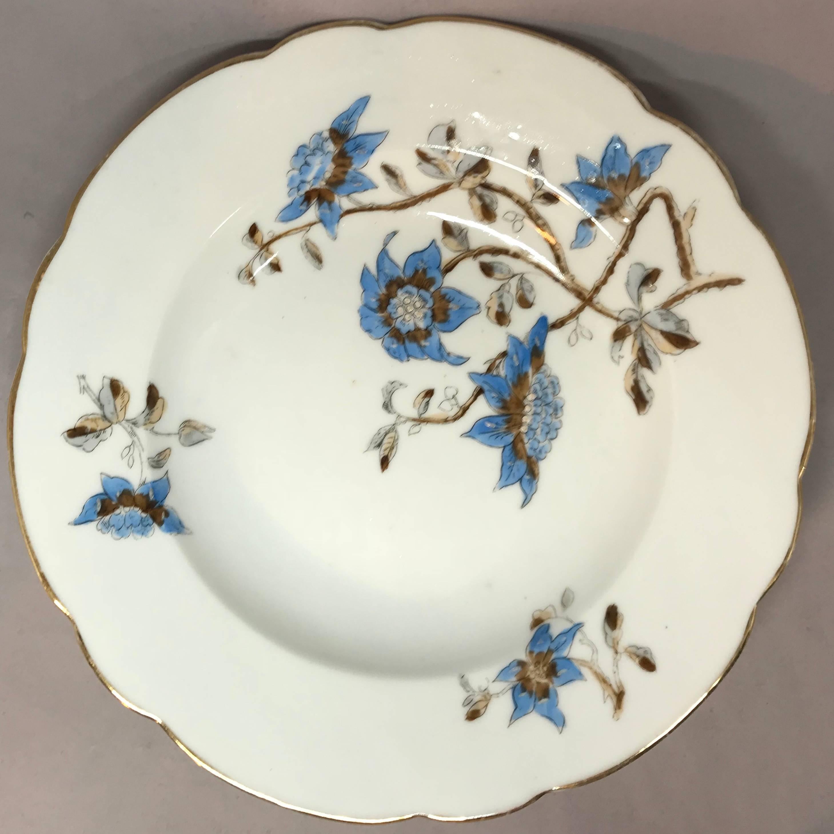 XIXe siècle Ensemble de cinq assiettes florales italiennes bleues et blanches en vente