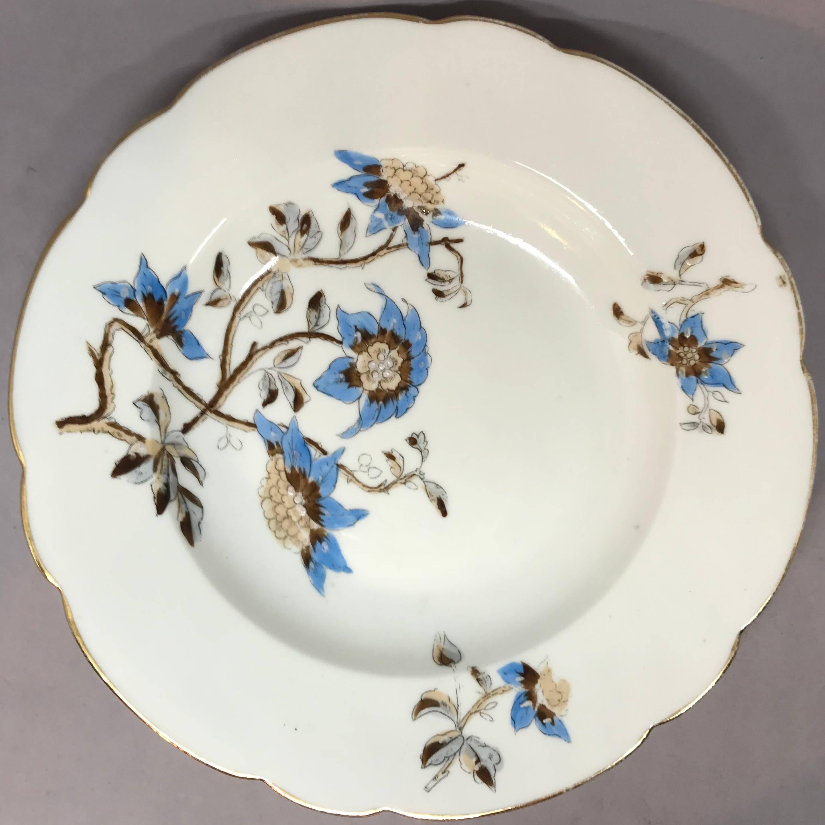 Ensemble de cinq assiettes florales italiennes bleues et blanches en vente 1