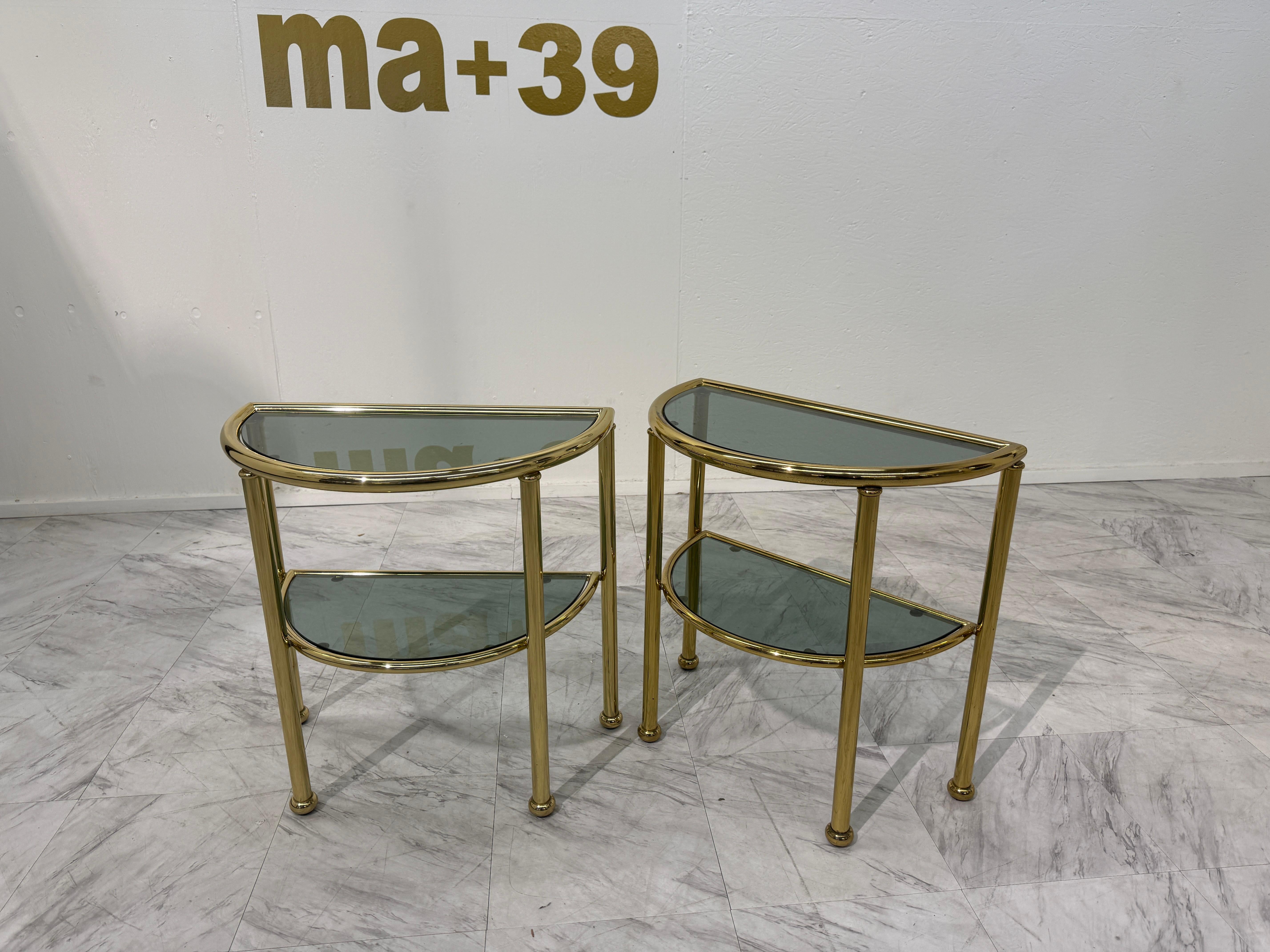 Conjunto de mesas auxiliares modulares italianas de latón y cristal ahumado, años 70 en Bueno estado para la venta en Los Angeles, CA