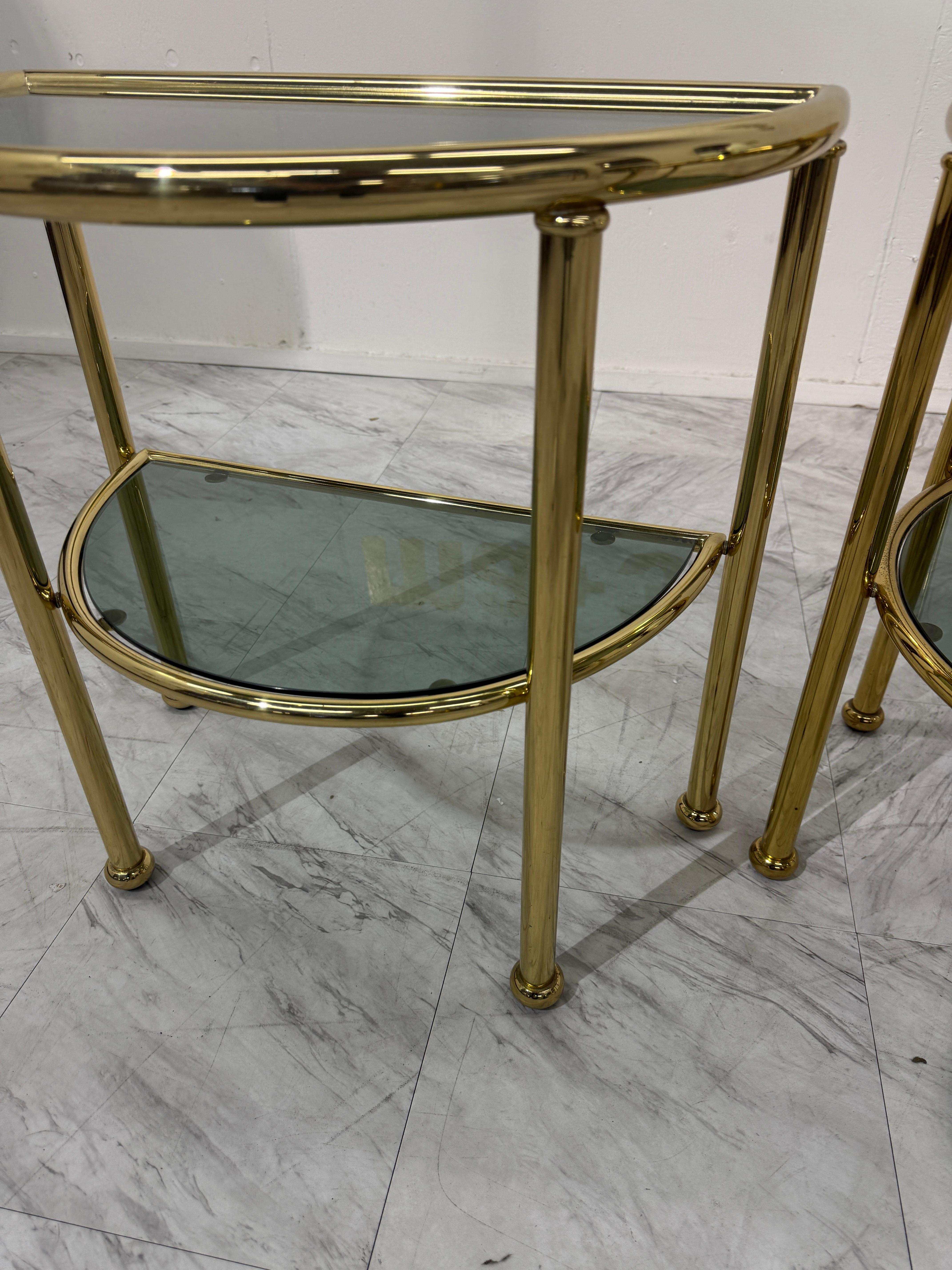 Conjunto de mesas auxiliares modulares italianas de latón y cristal ahumado, años 70 Latón en venta