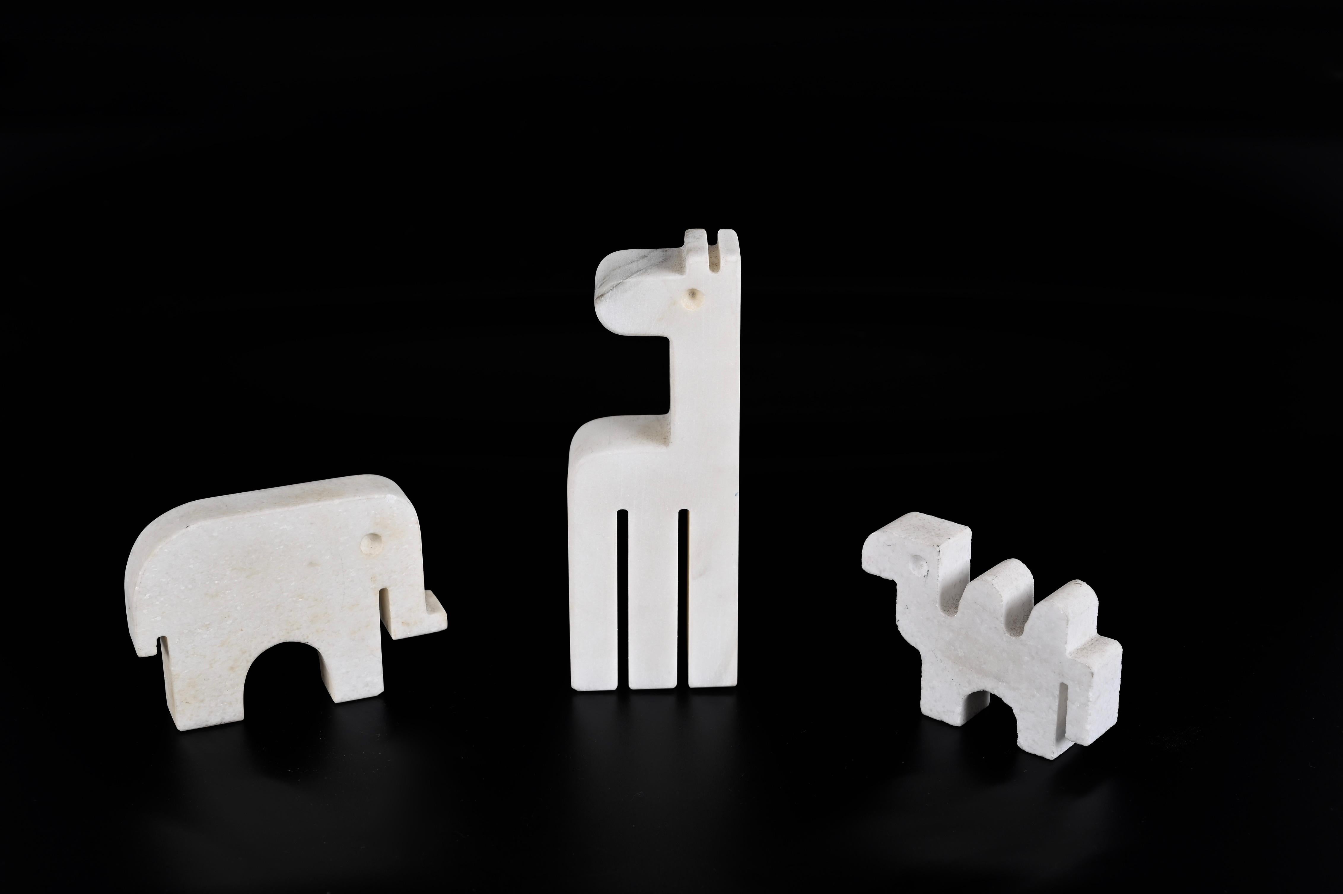 Mid-Century Modern Ensemble de sculptures italiennes d'animaux en marbre blanc de Carrare de Fratelli Mannelli, 1970 en vente