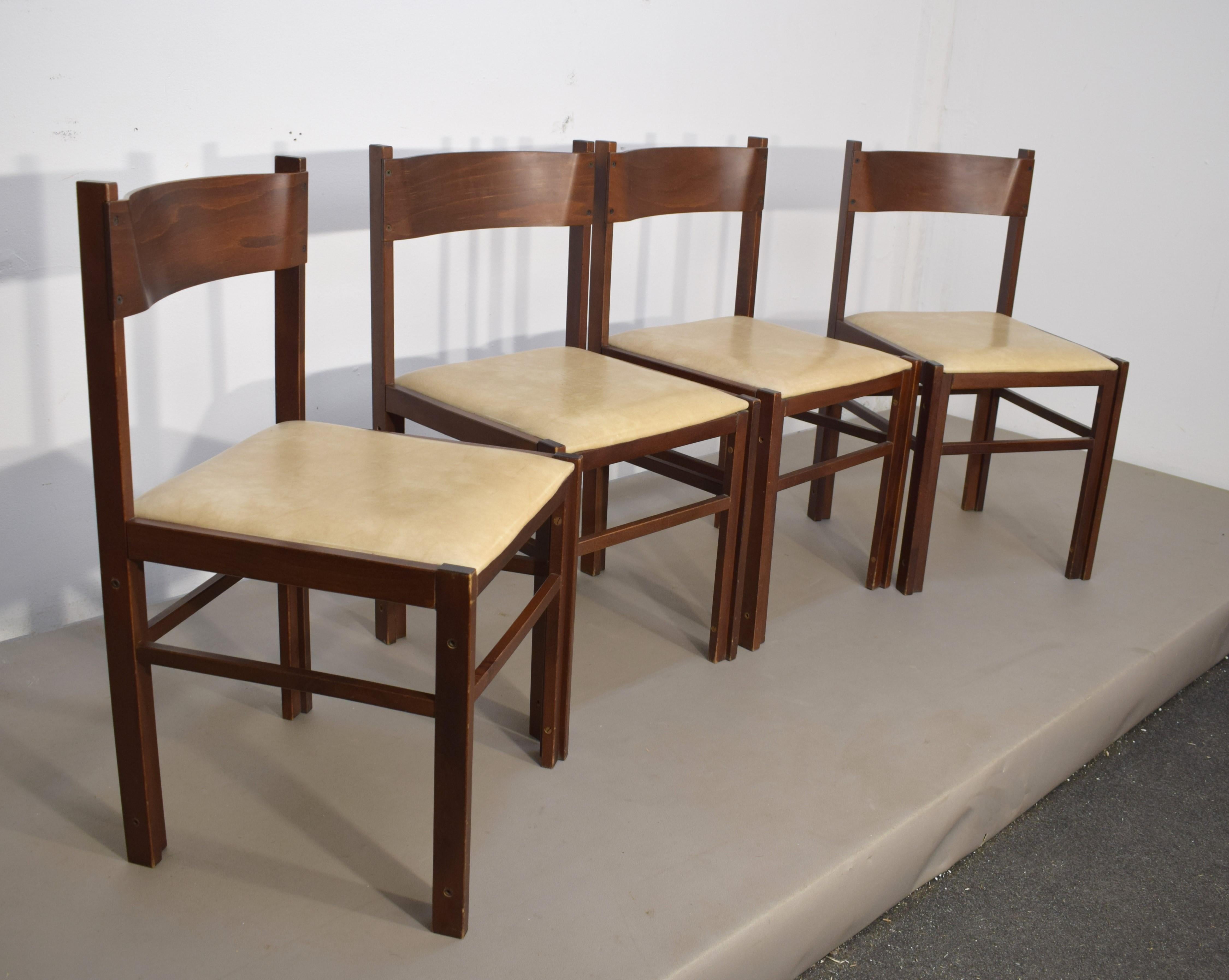 Set of Italian chairs by Dal Vera, 1960s.

Dimensions: H= 79 cm; W= 42 cm; D= 43 cm; H seat= 44 cm.