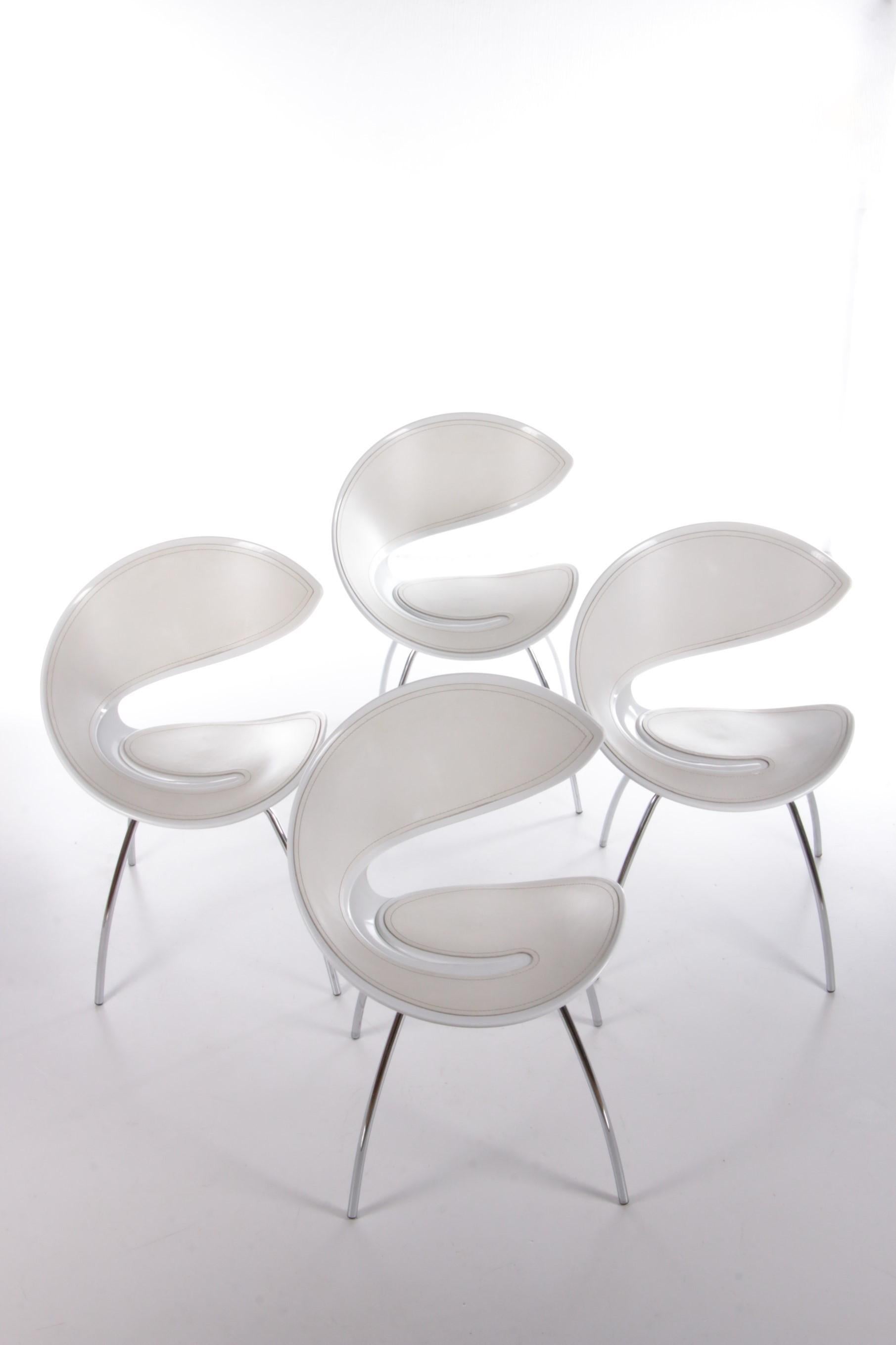 Set of Italian dining room chairs Model Twist with leather and chrome legs.


Twist chair from Midj with four legs in white or chromed steel with a leather cover.

The shell is made of Hirek, a variable density multi-layer composite