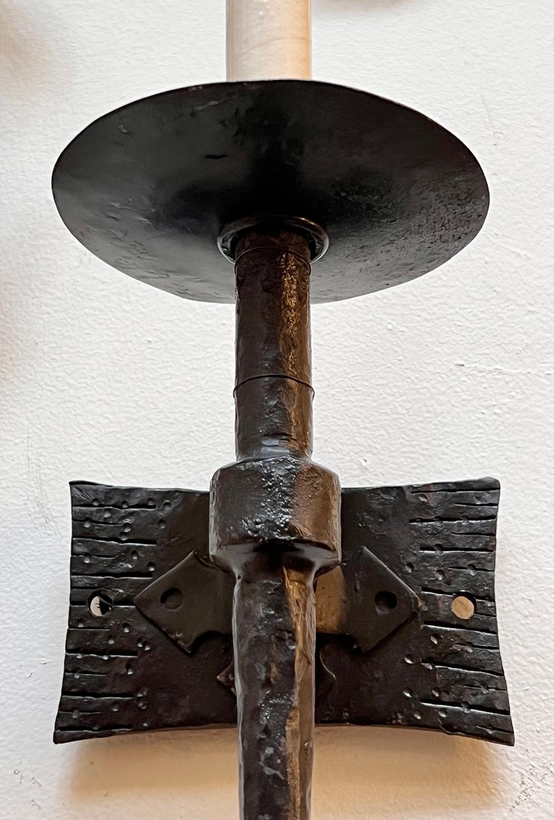 Juego de candelabros italianos de hierro, se venden por pareja Italiano en venta