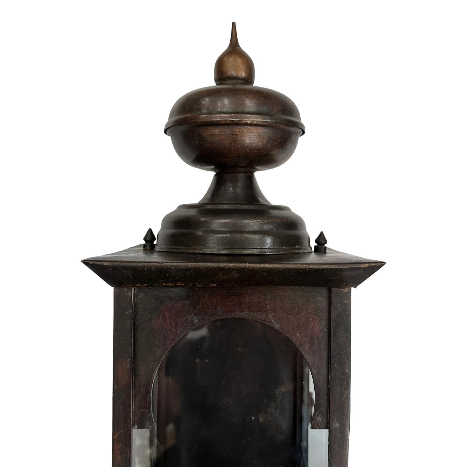 Ensemble d'appliques à lanternes italiennes, vendu par paire Bon état - En vente à New York, NY