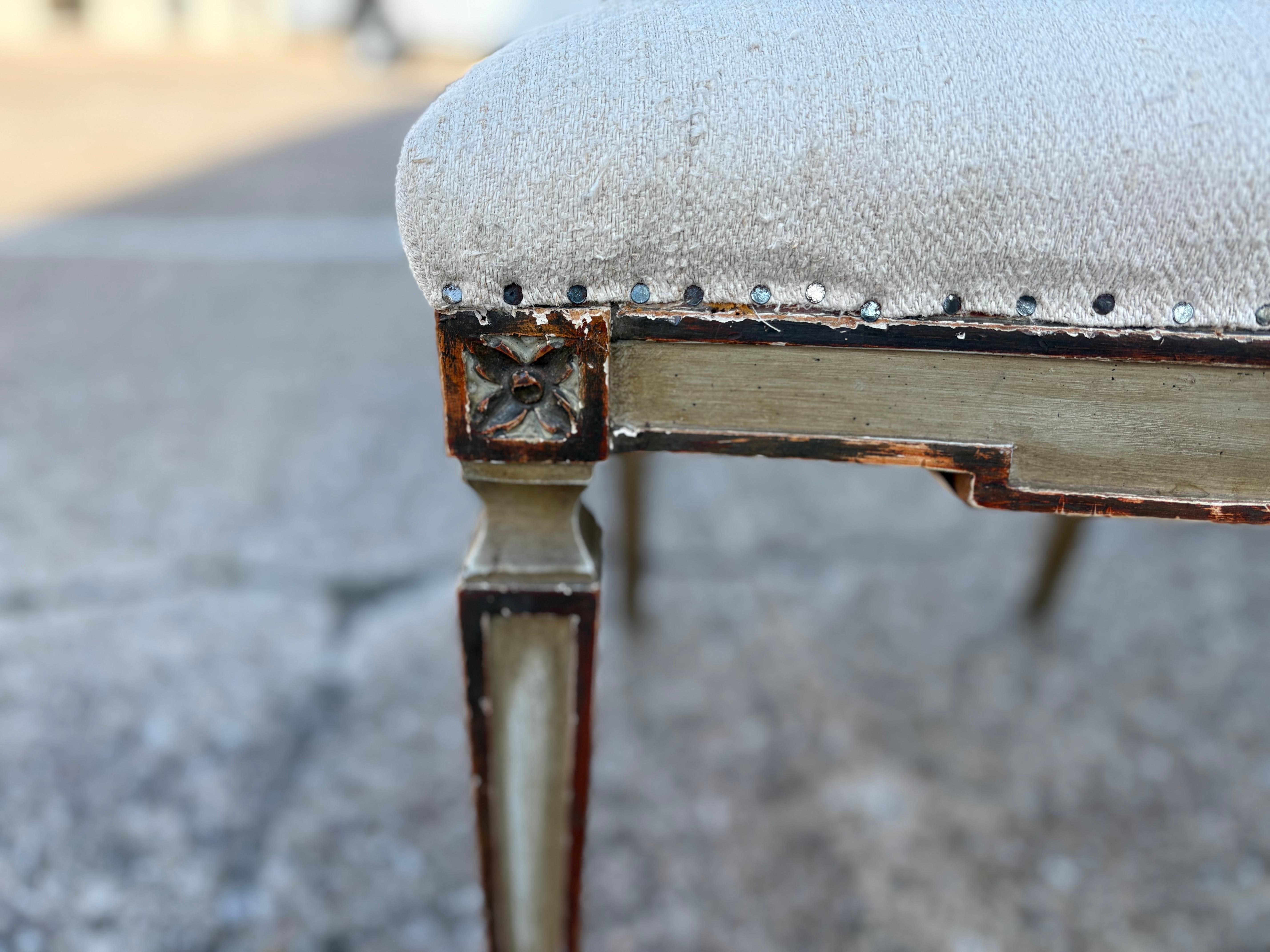 Set Of Italian Louis XVI Style Dining Chairs im Angebot 2