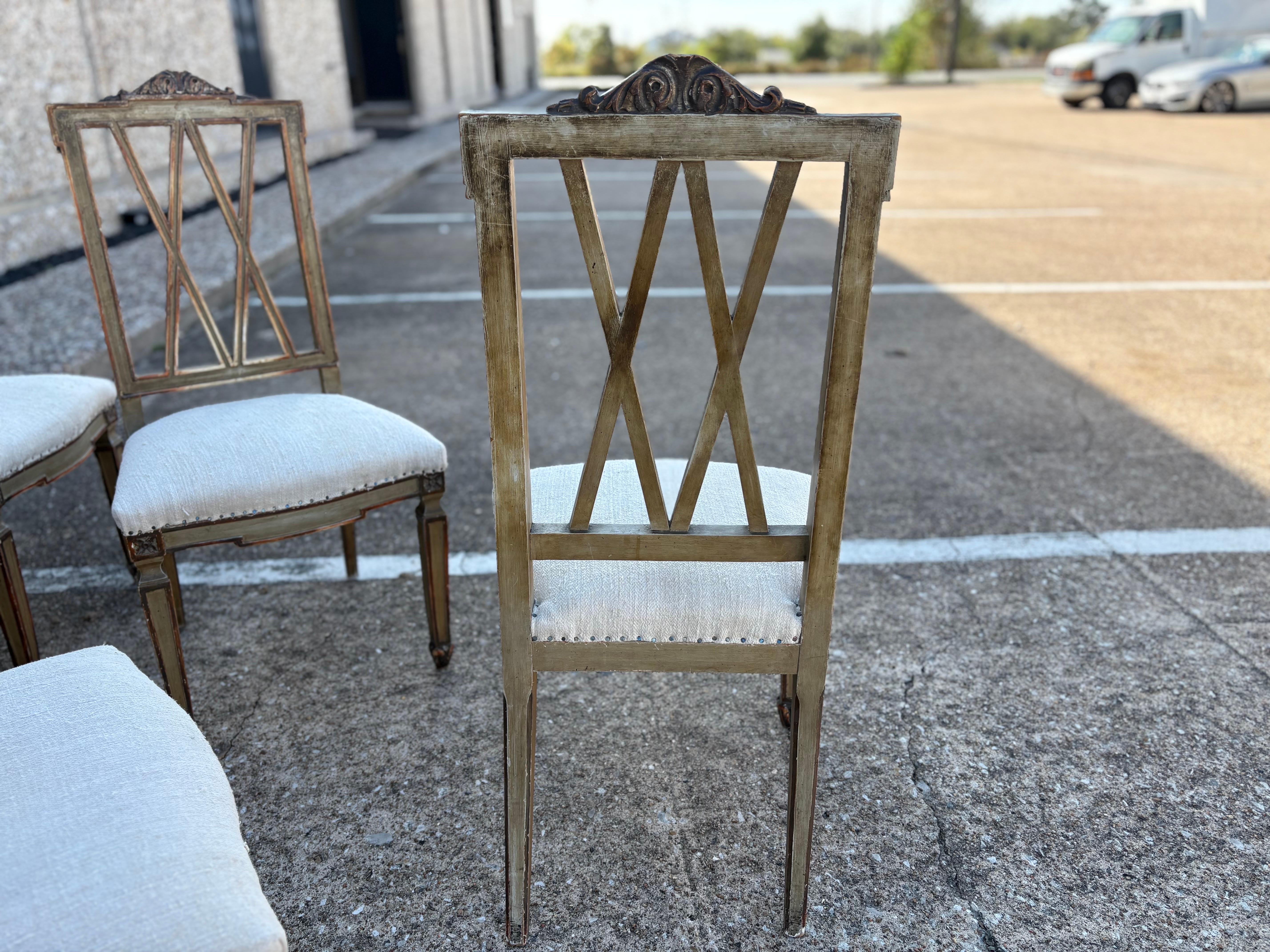 Set Of Italian Louis XVI Style Dining Chairs (Louis XVI.) im Angebot