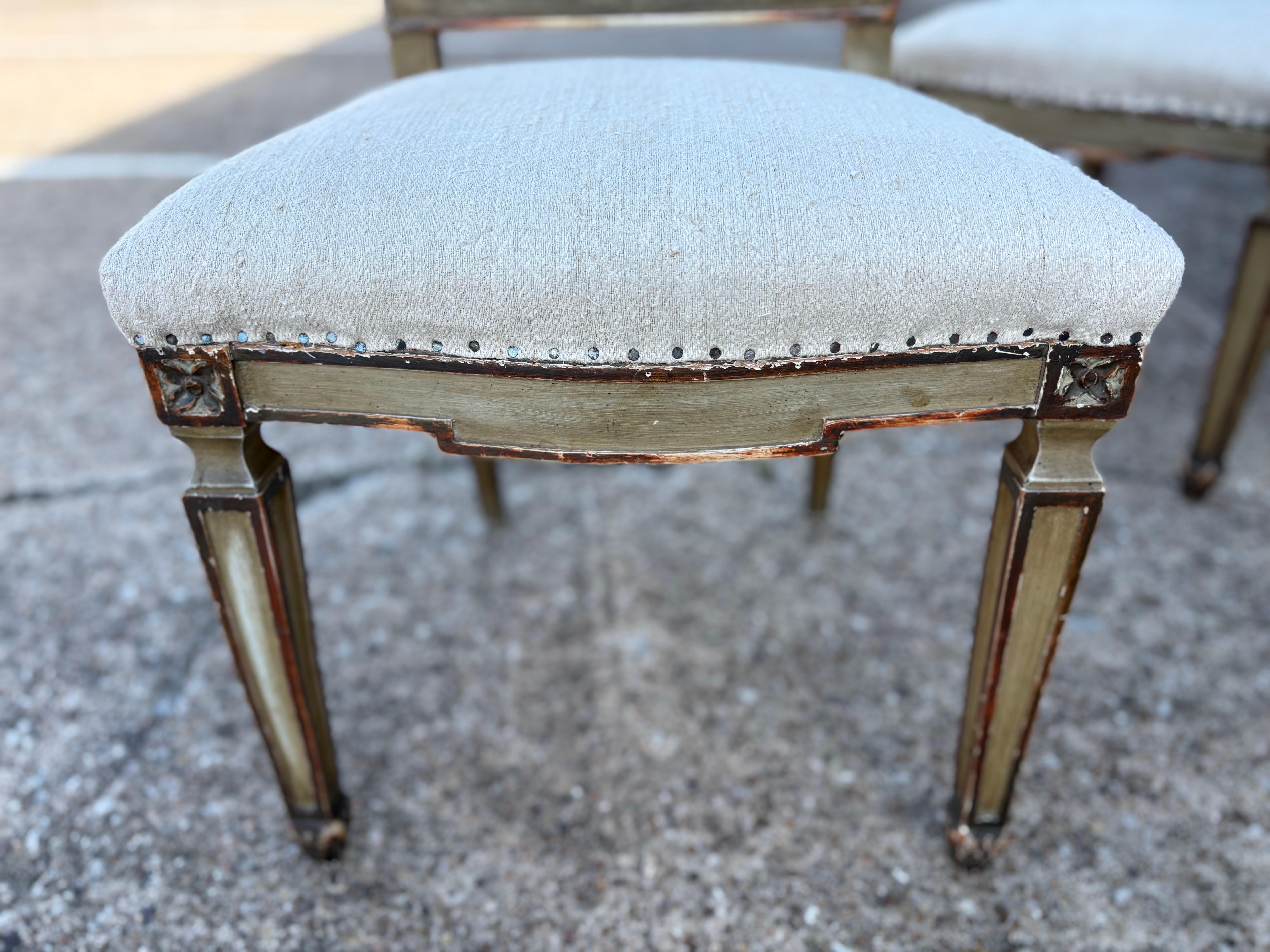 Set Of Italian Louis XVI Style Dining Chairs im Zustand „Gut“ im Angebot in Houston, TX