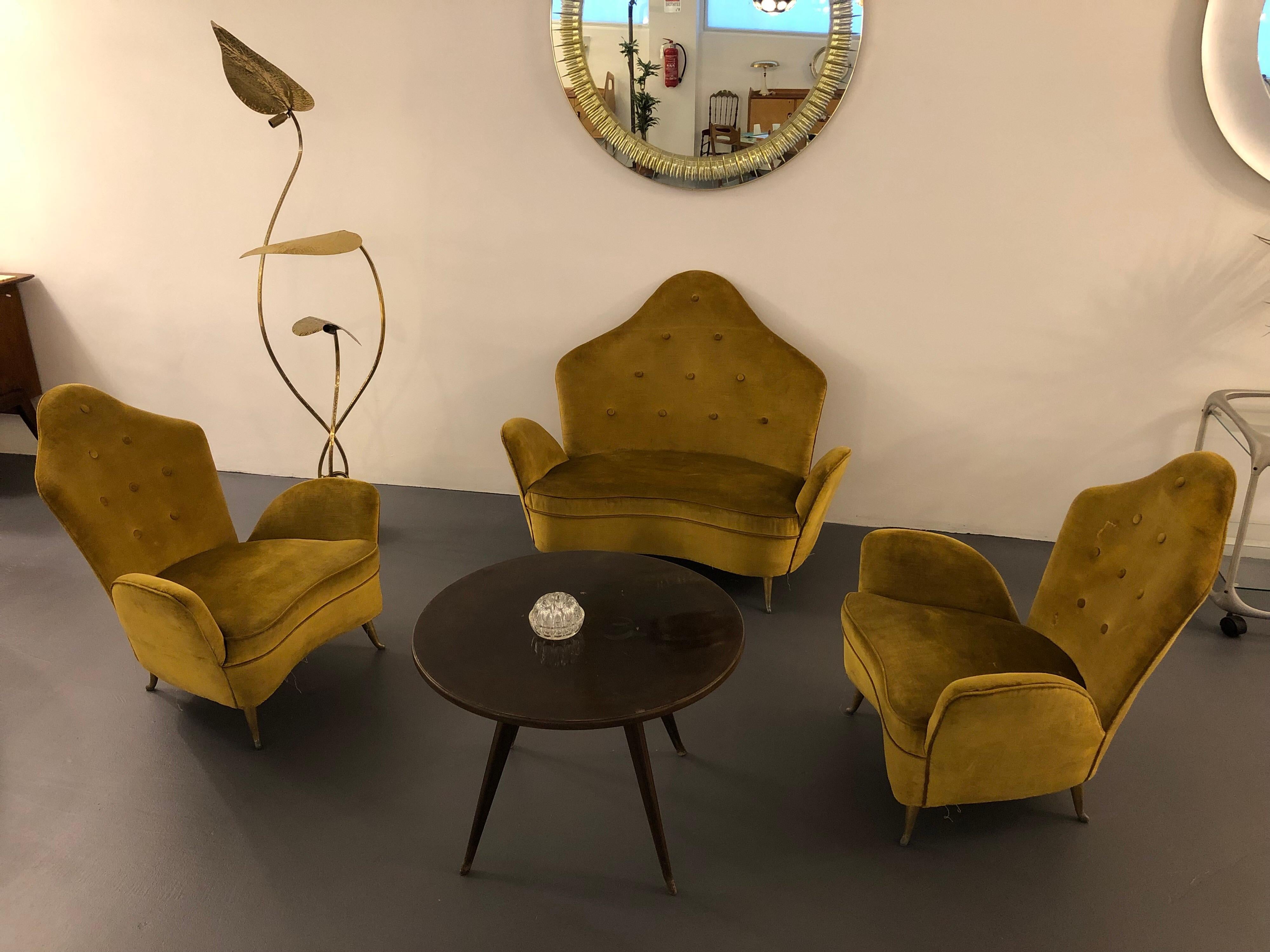 Charming salon set by Isa Bergamo and composed by a sofa and a matching pair of armchairs. Original mustard yellow velvet upholstery. Made in Italy, 1950s.
Dimensions:
Sofa - height 91 cm, seat height 35 cm, depth 77 cm, width 112 cm
Armchair -