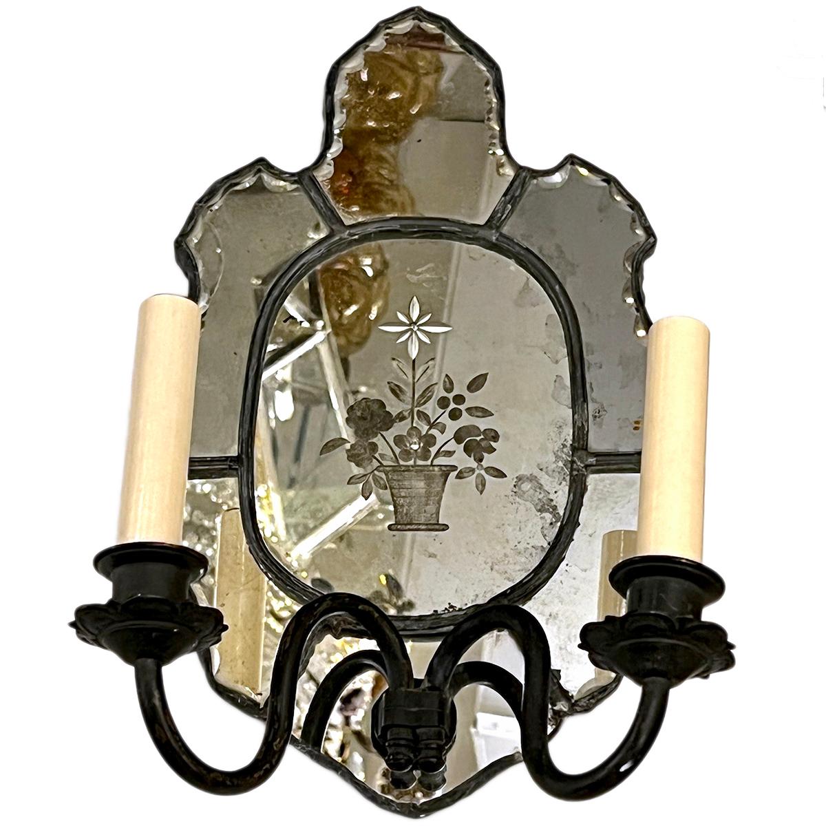 Set of four Italian circa 1940s etched mirror sconces with floral motif. Sold per pair.

Measurements:
Height: 16