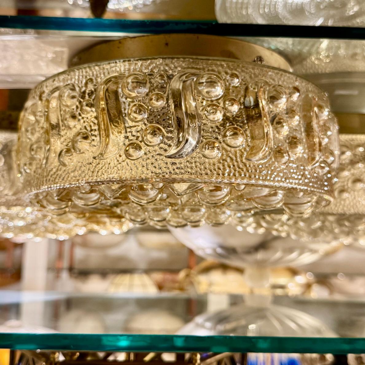 Ensemble de luminaires italiens en verre moulé, vendus à l'unité en vente 3