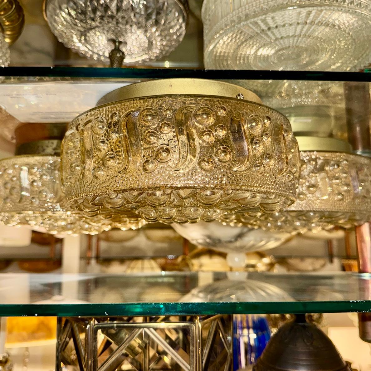 Ensemble de luminaires italiens en verre moulé, vendus à l'unité en vente 4