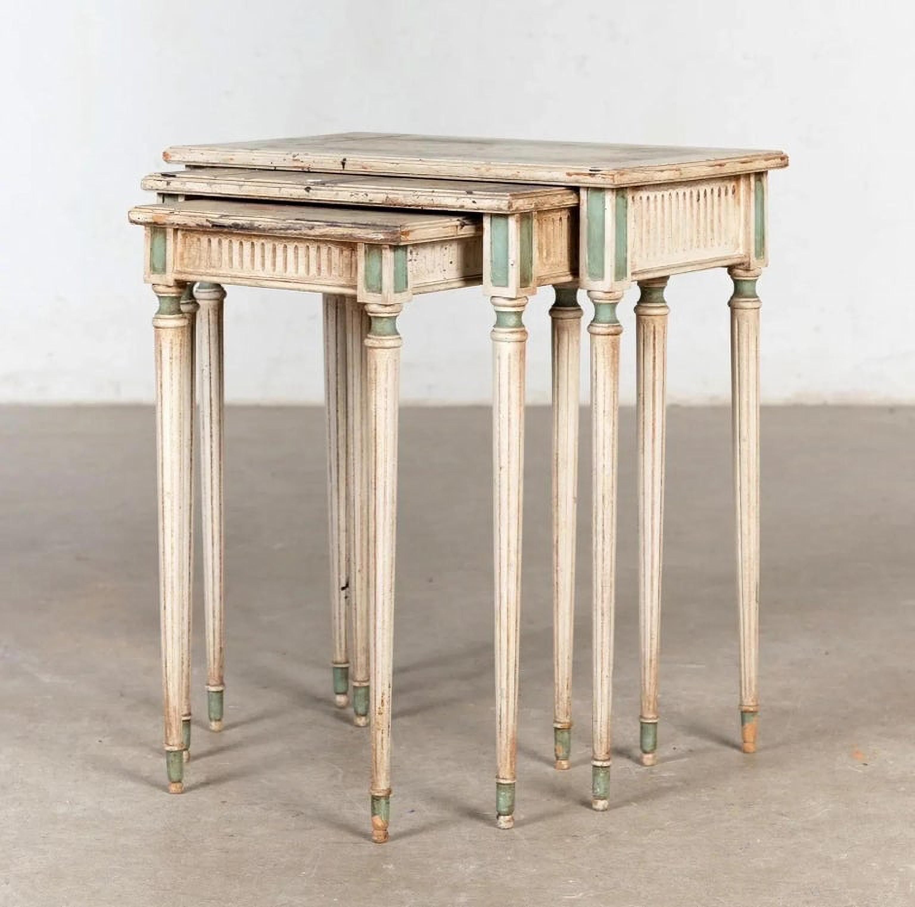 Wood Set of Italian Nesting Tables 19th Century For Sale