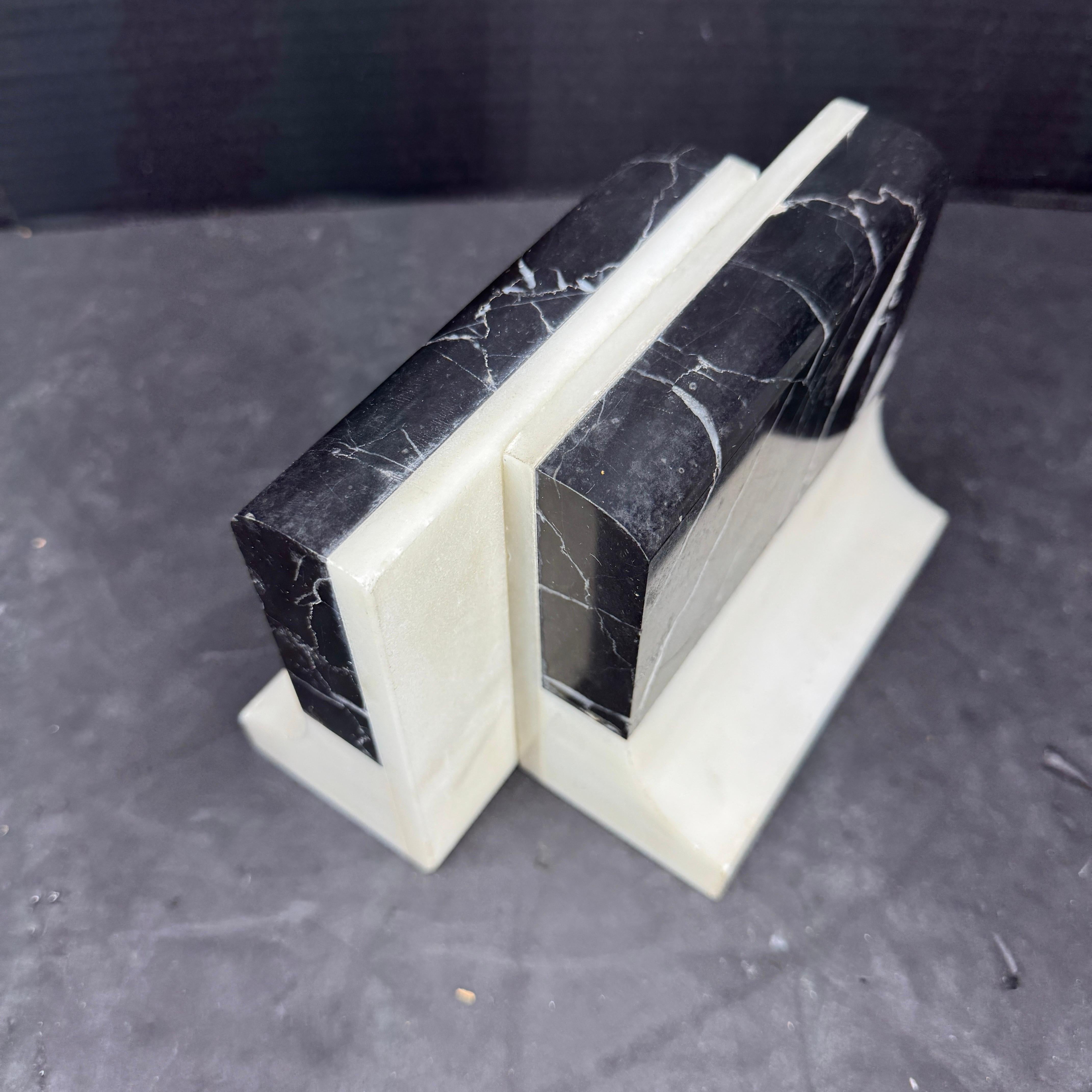 Hand-Crafted Set of Italian Onyx and White Marble Bookends For Sale