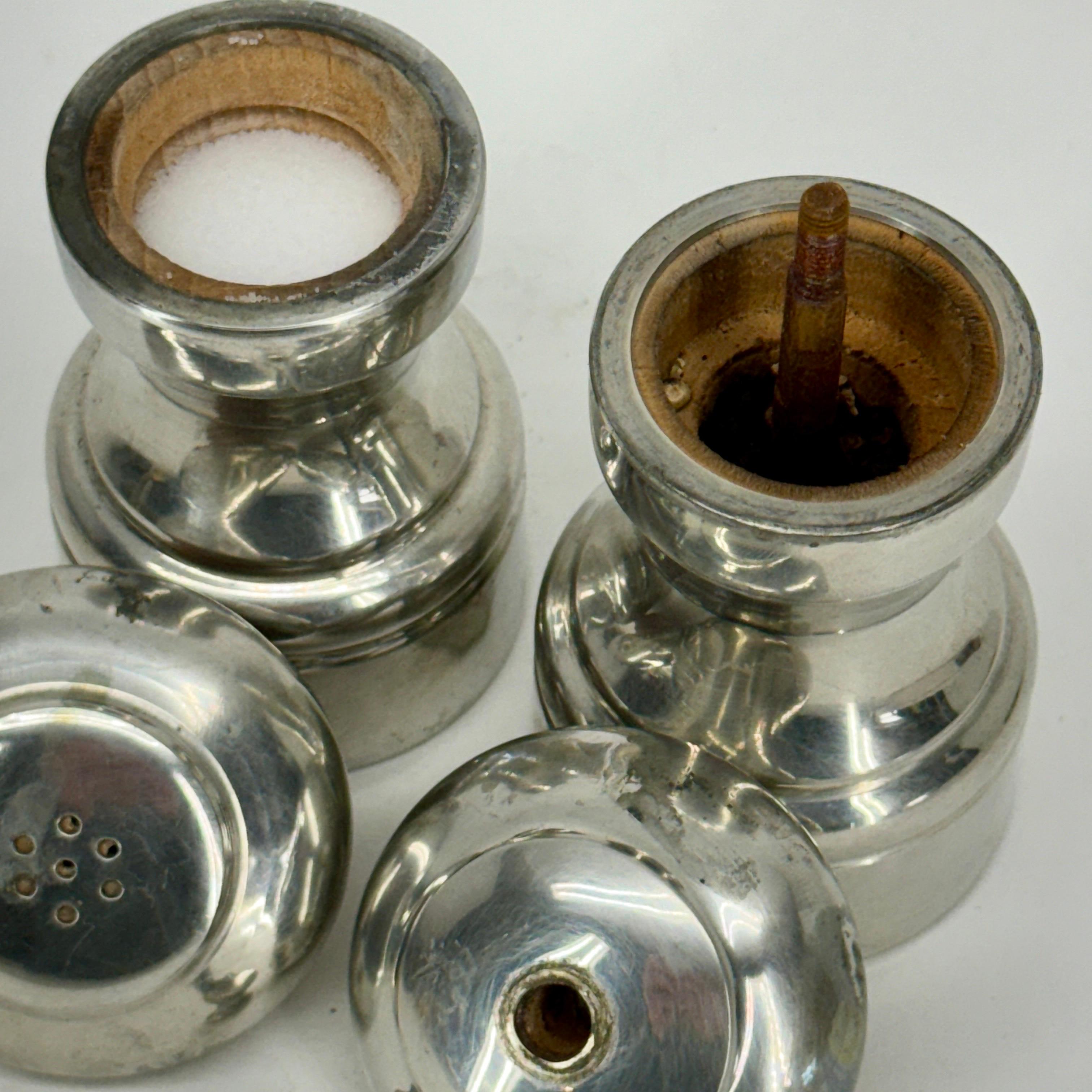 Set of Italian Polished Pewter Salt & Pepper Shakers For Sale 10